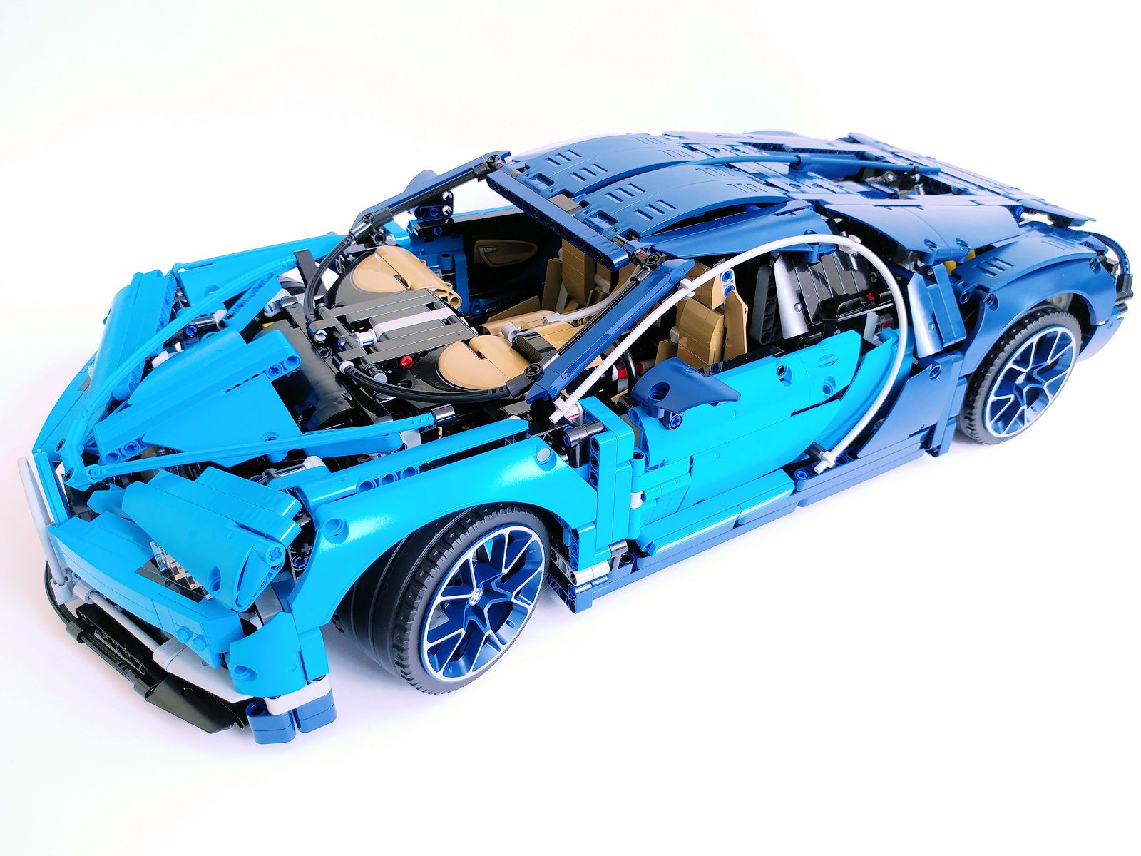 LEGO® Technic set review: 42083 Bugatti