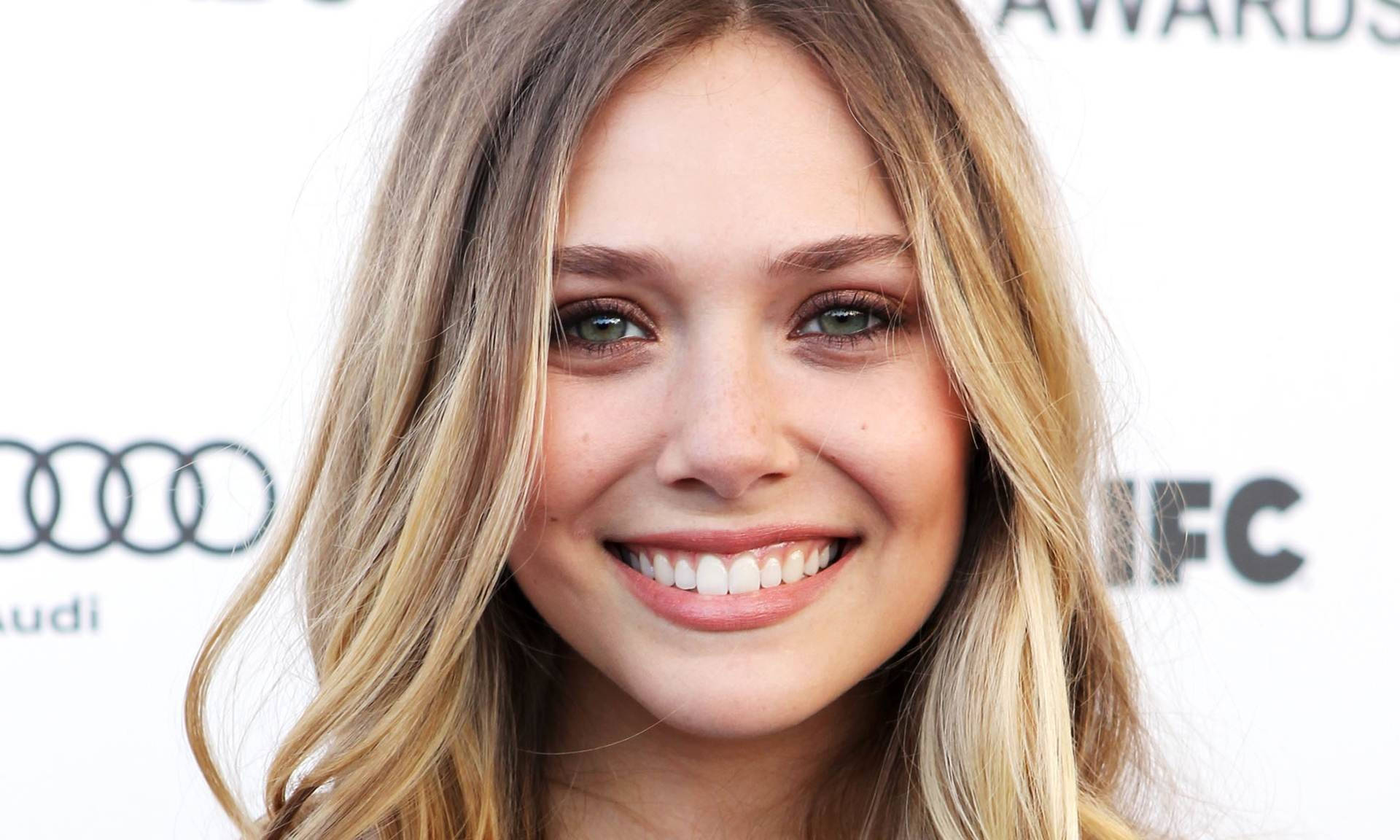 Download Elizabeth Olsen Red Carpet