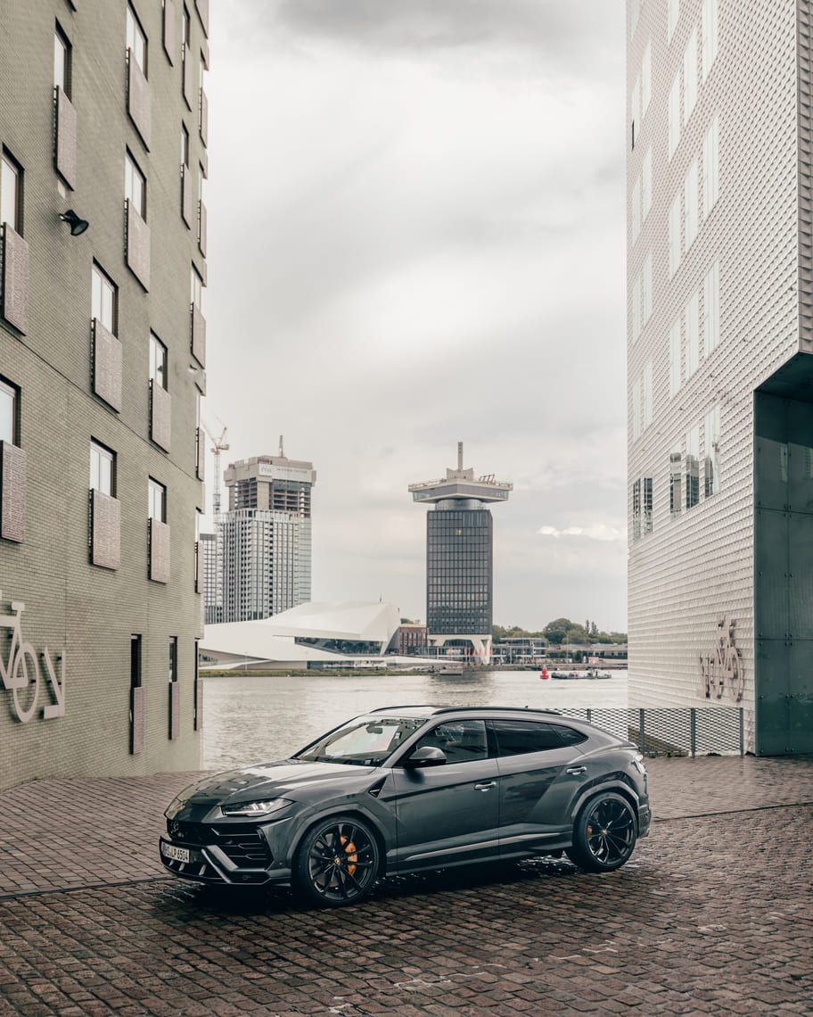 Lamborghini Urus rental