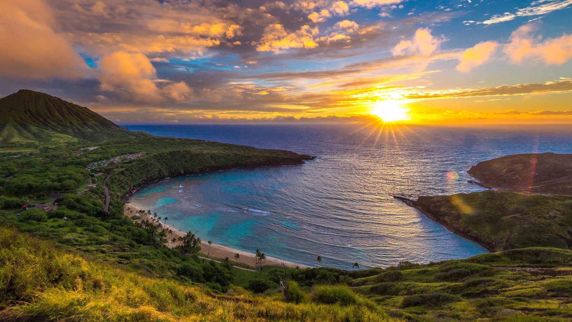 Sunrise at Hanauma Bay on Oahu, Hawaii