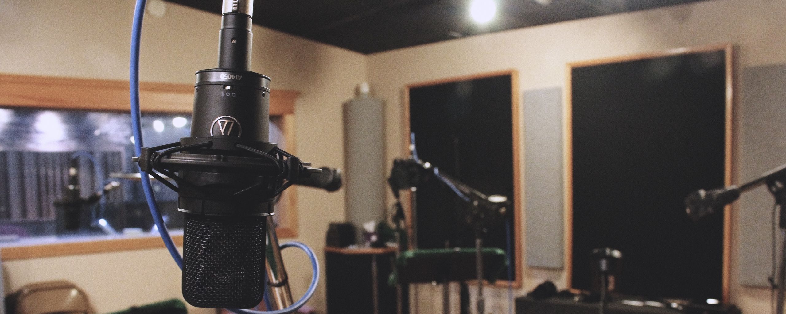 Download wallpaper 2560x1024 microphone