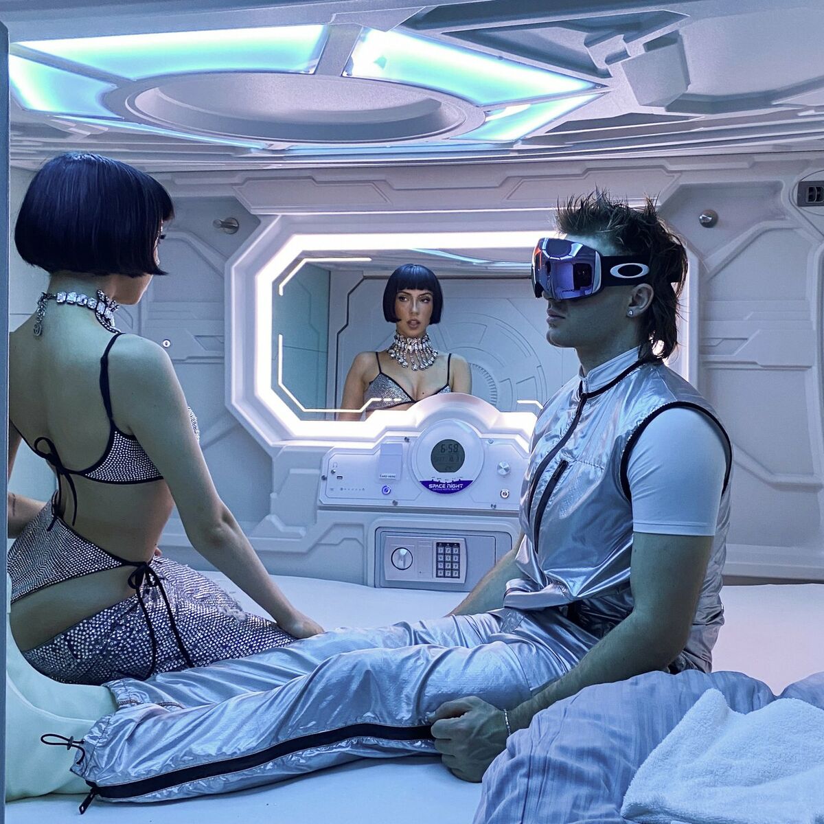 Tour de Berlin: listen with lyrics