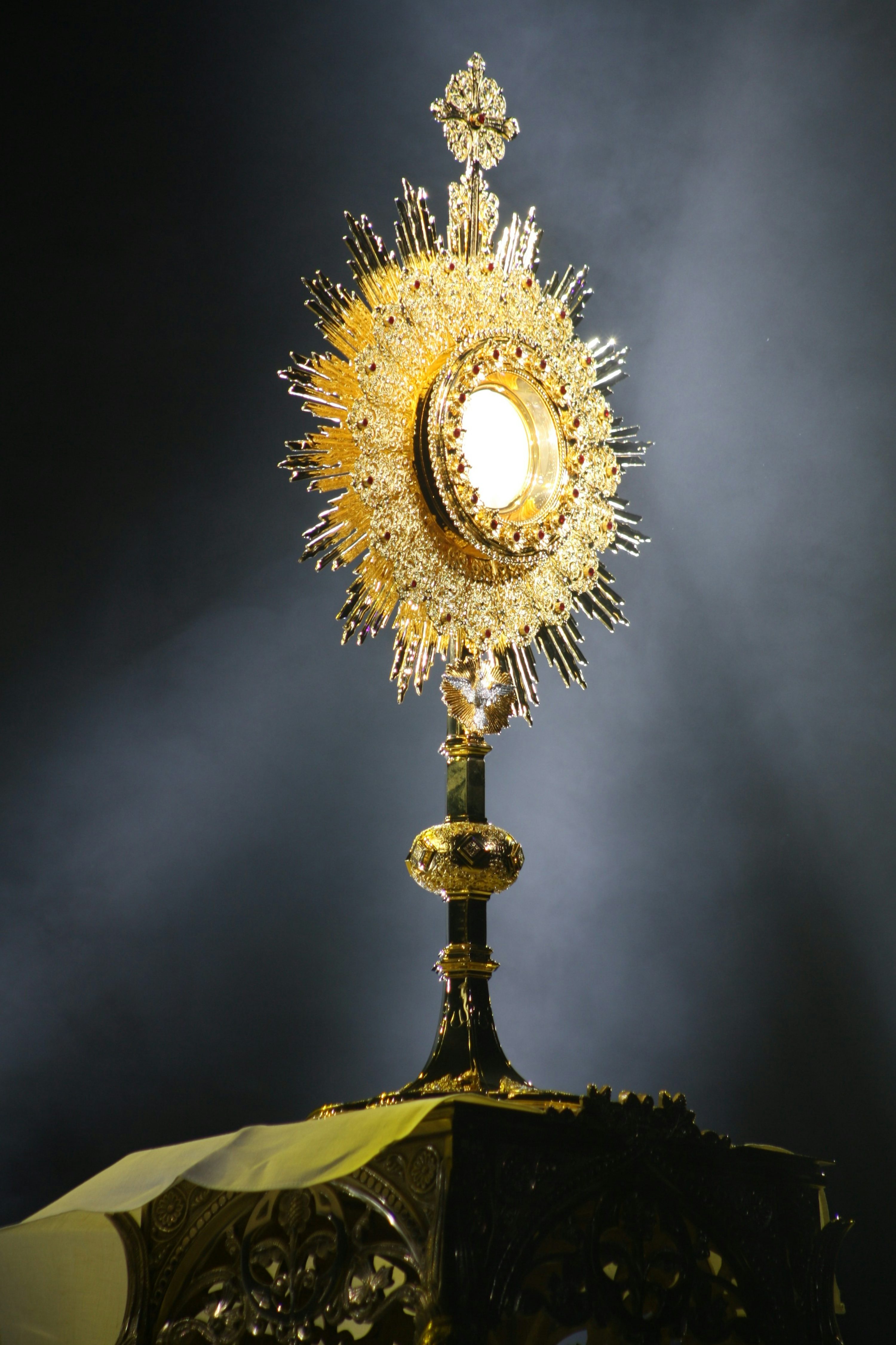 45,Monstrance Picture. Download