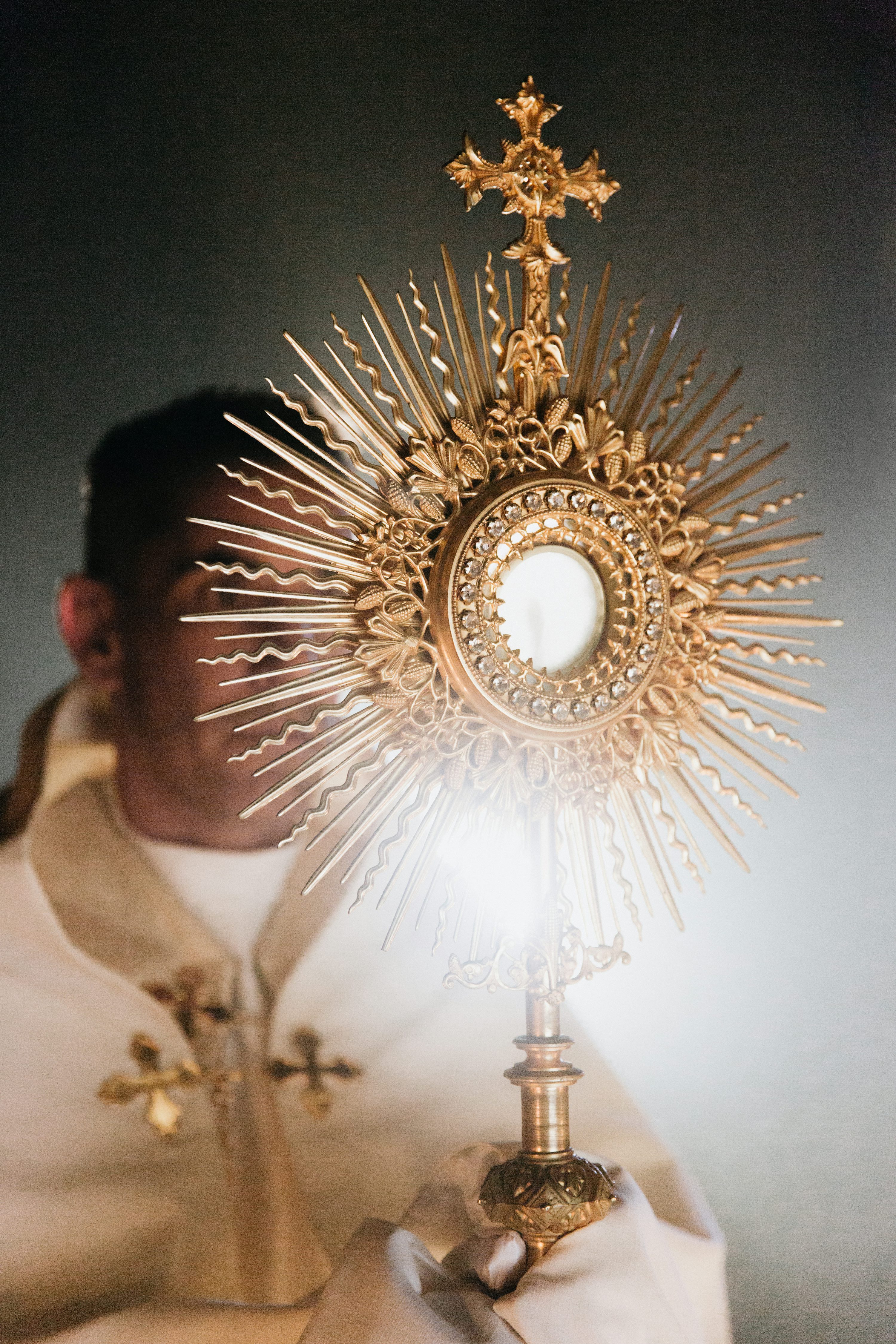 45,Monstrance Picture. Download