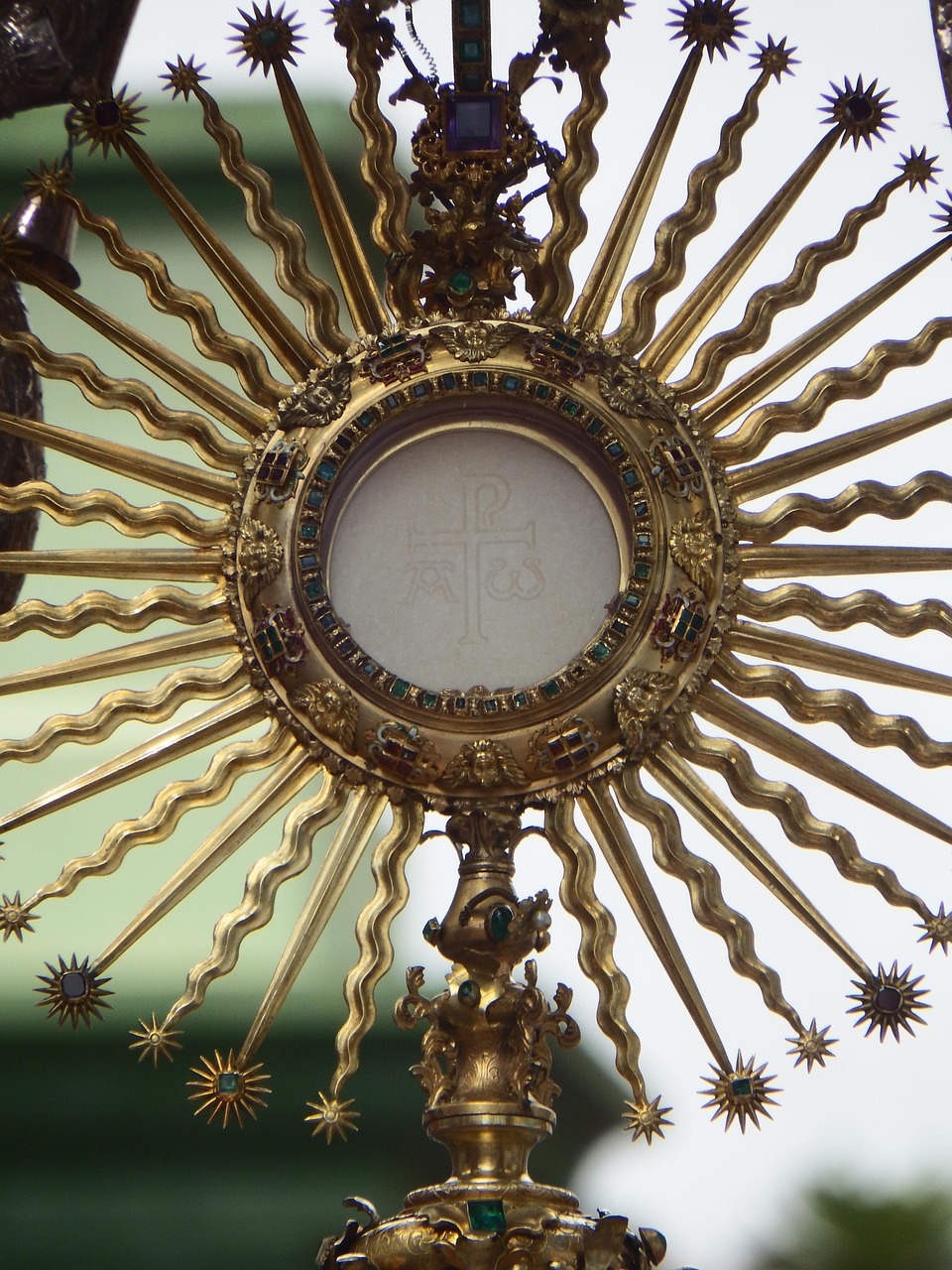 Free Monstrance & Eucharist Image