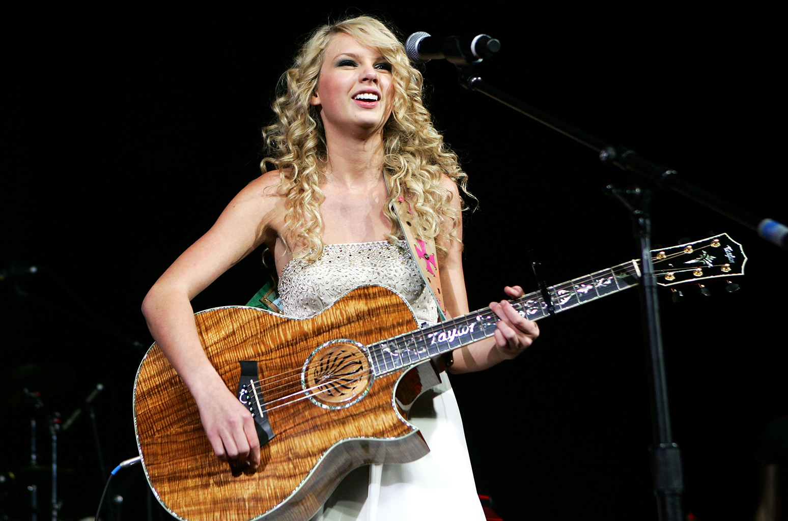Taylor Swift's Debut Album Turns 10: A