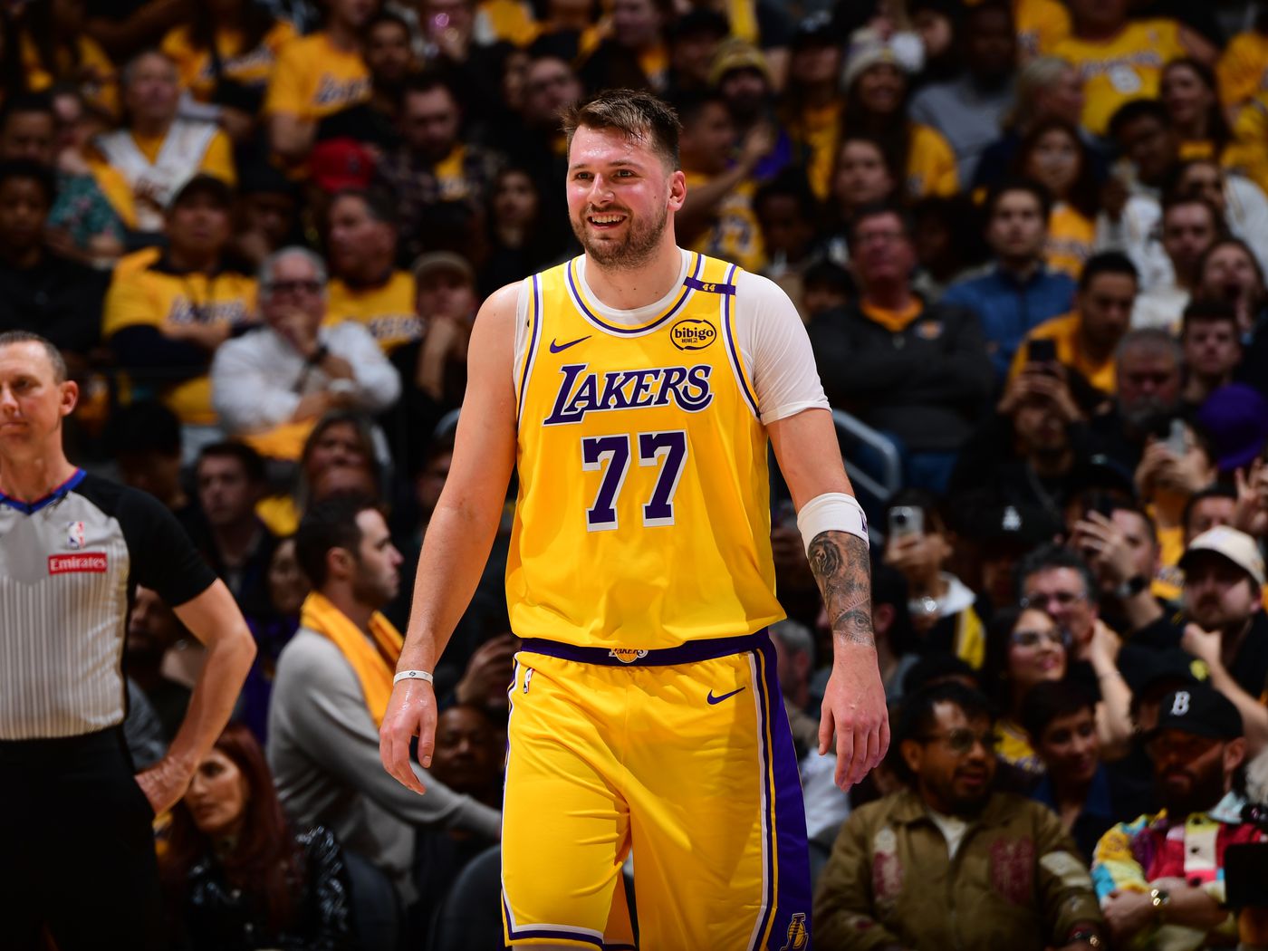 Lakers debut on memorable night