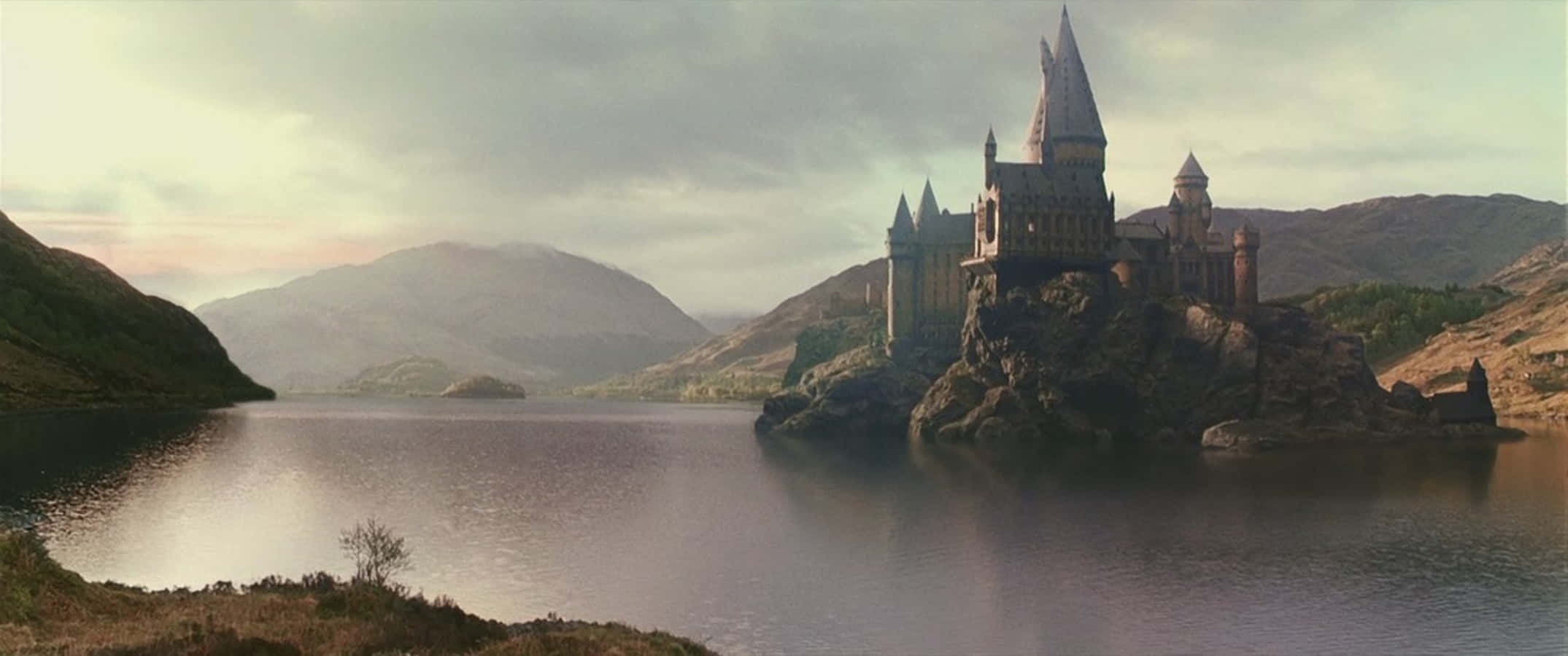The Hogwarts Lake Wallpaper