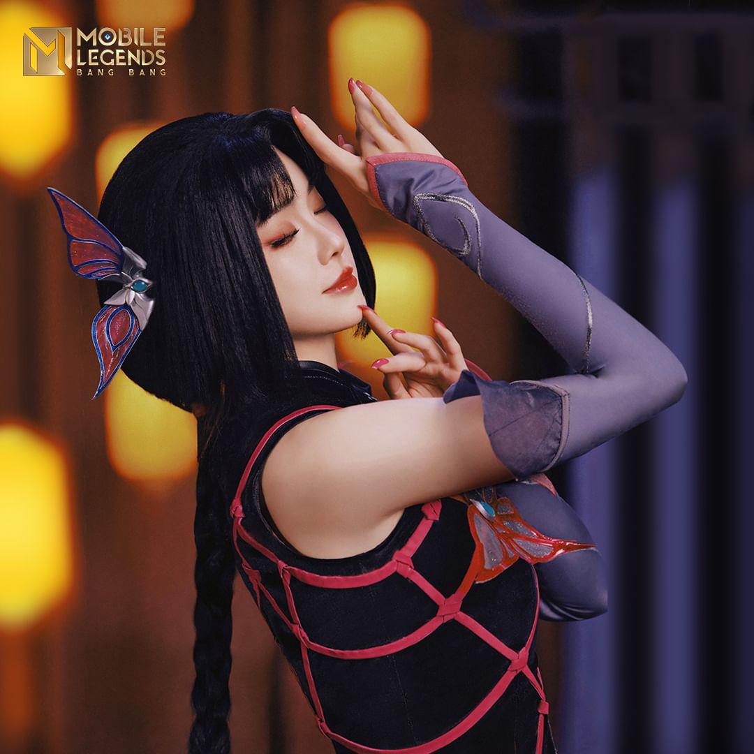 grace adorning your wallpaper