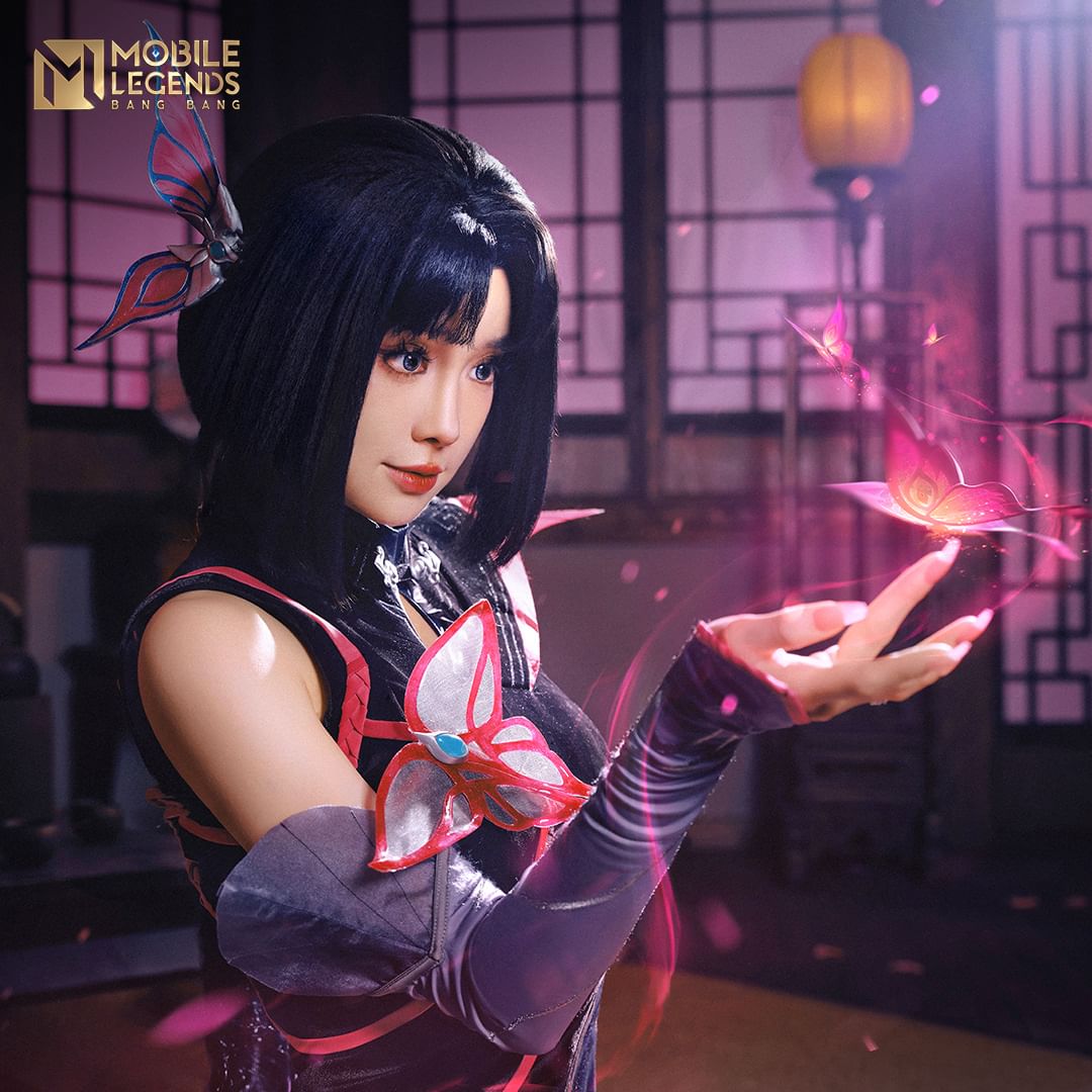 grace adorning your wallpaper