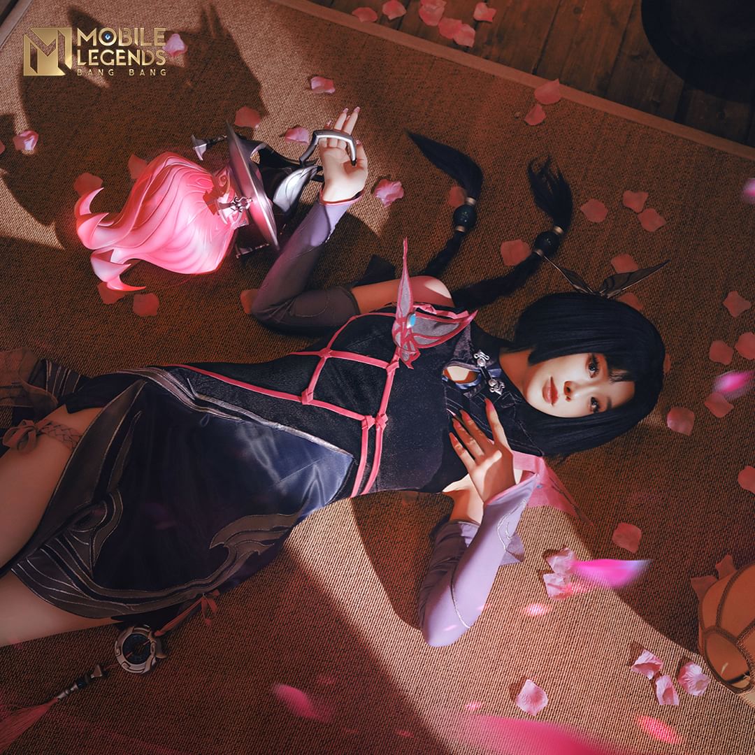 grace adorning your wallpaper