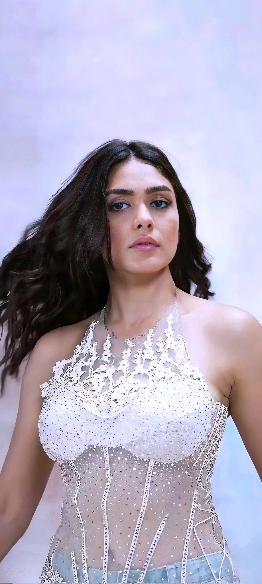 Mrunal thakur HD image free Ram