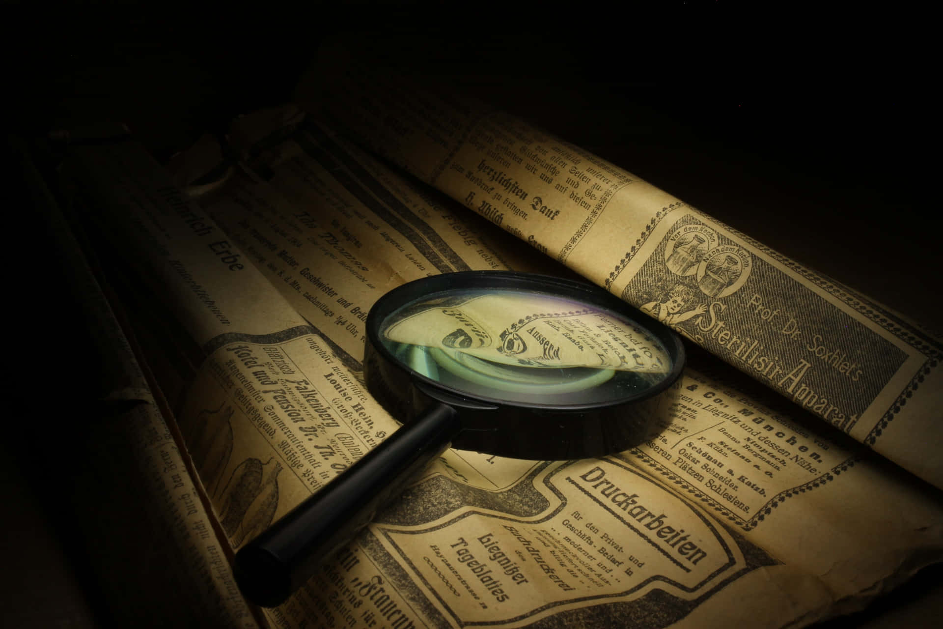 Magnifying Glass Wallpaper
