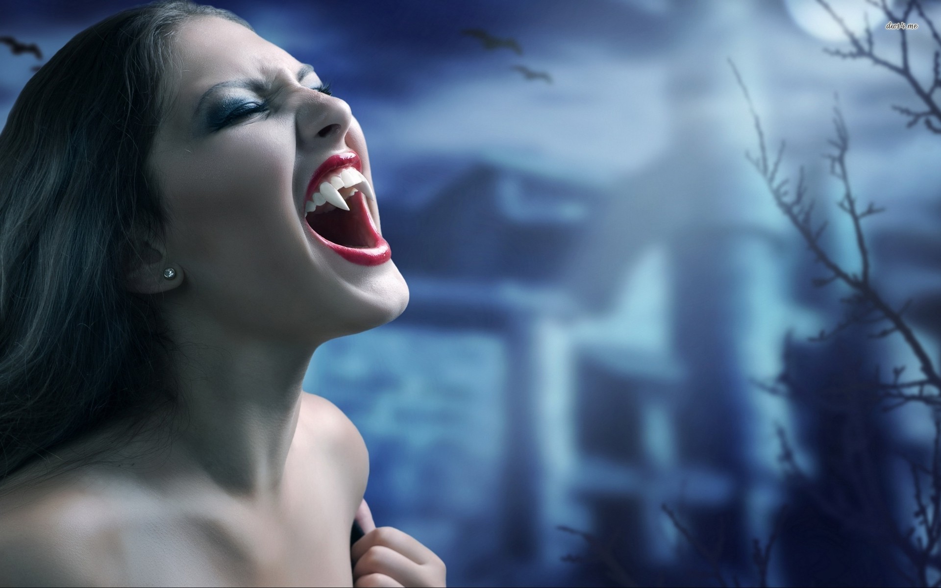 Powerful vampire fangs girl Desktop