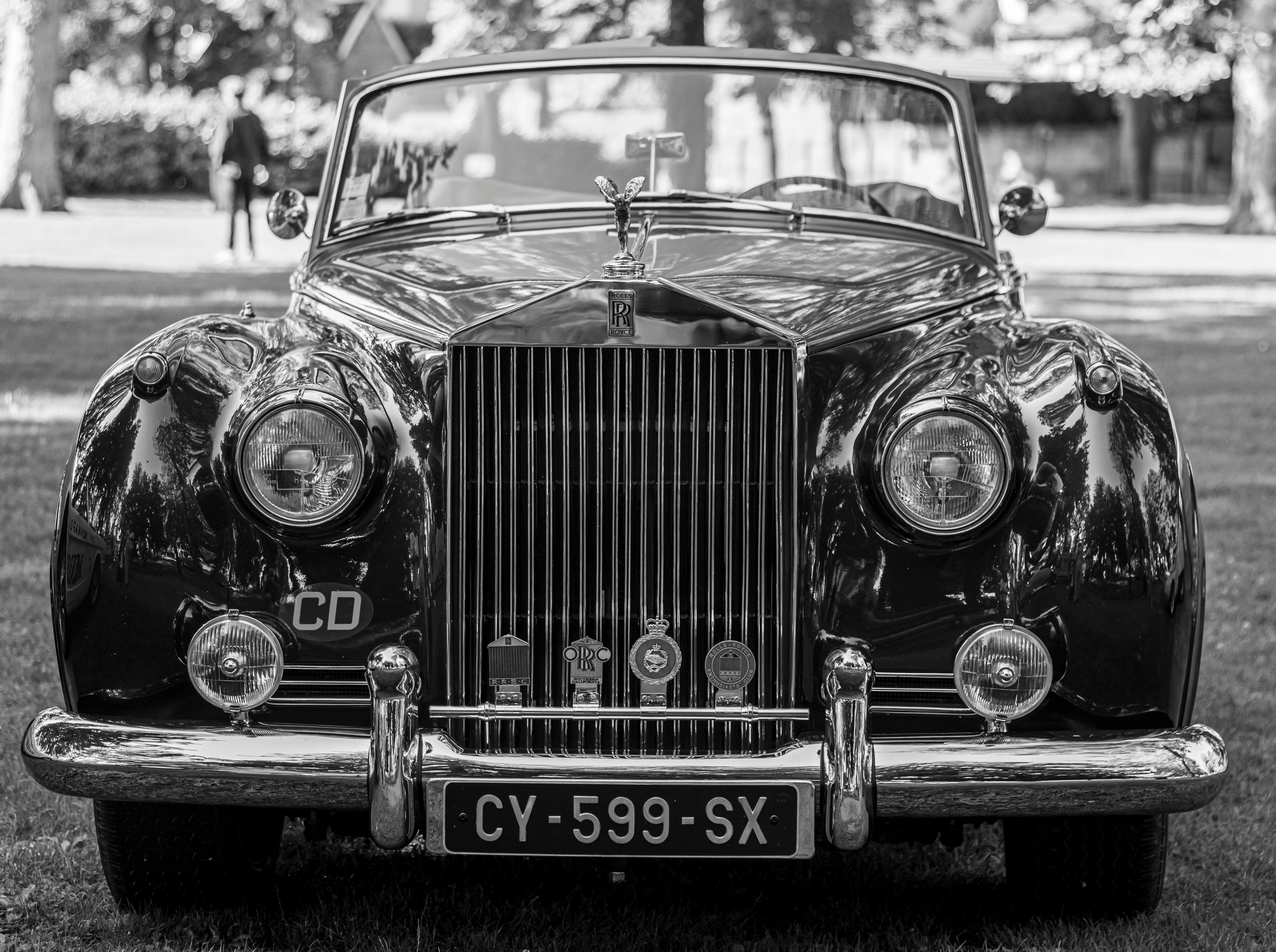 Classic Rolls Royce Phantom V · Free