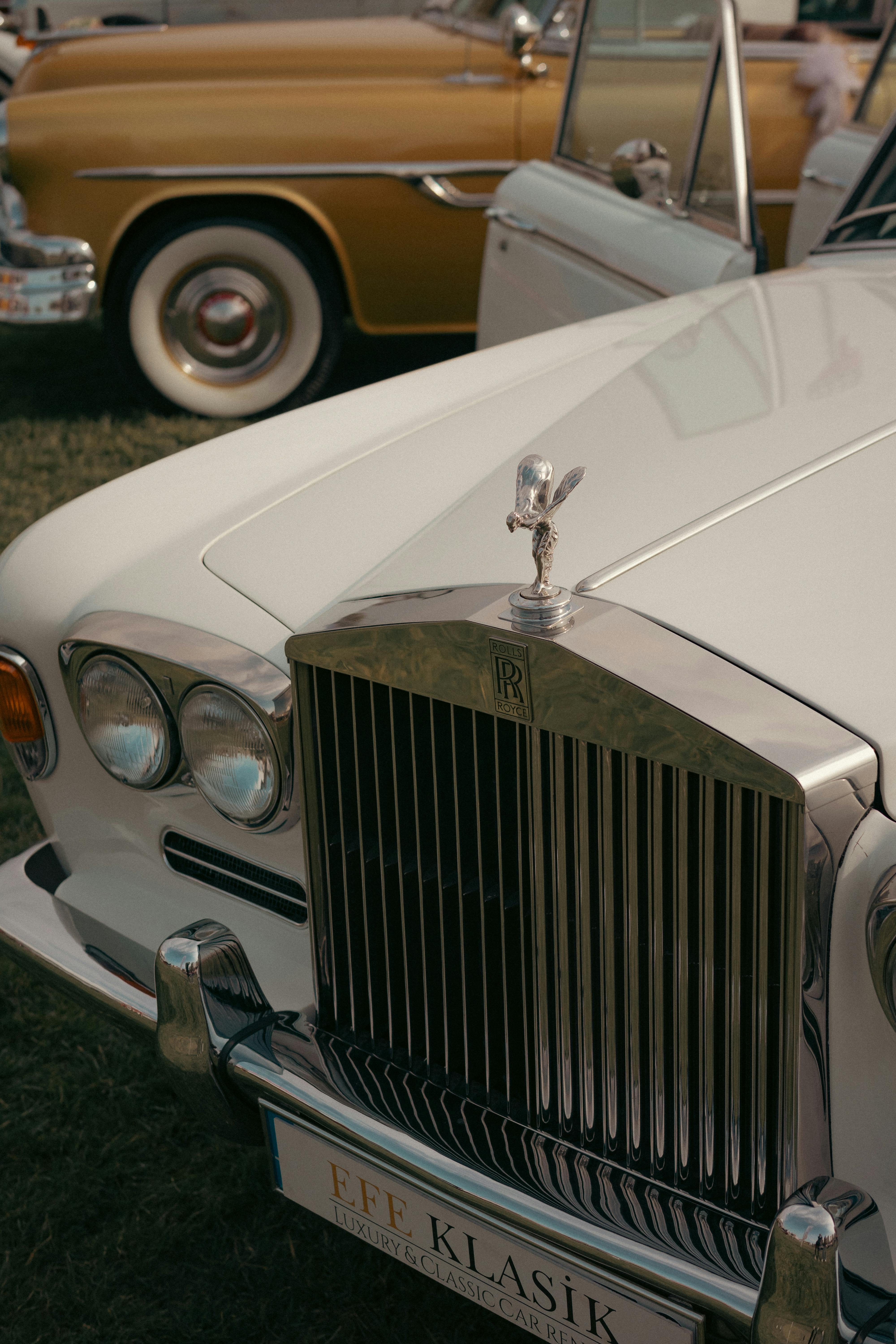 Front Of A Vintage Rolls Royce Silver