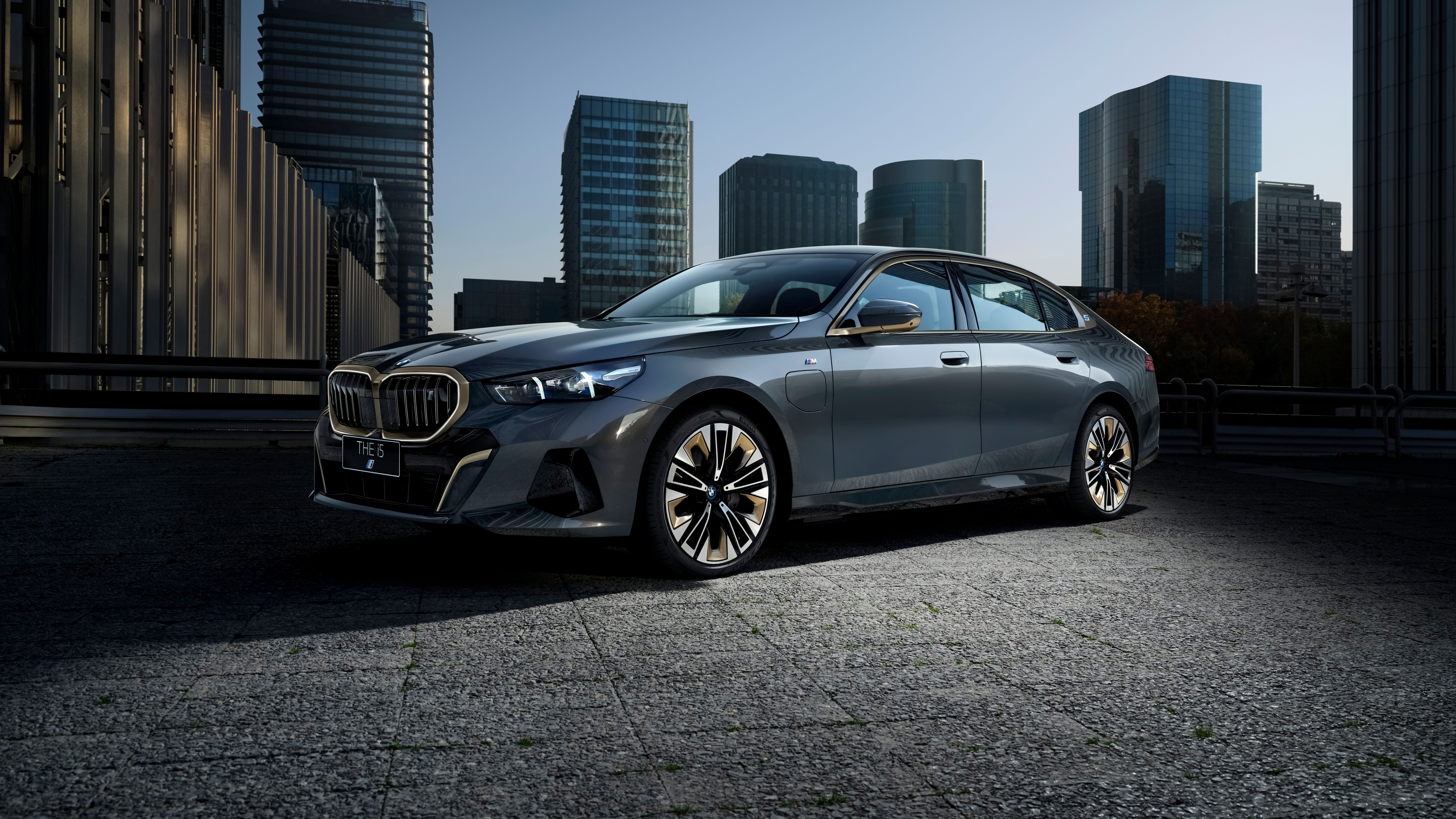 BMW i5 eDrive35L M Sport 2024 8K