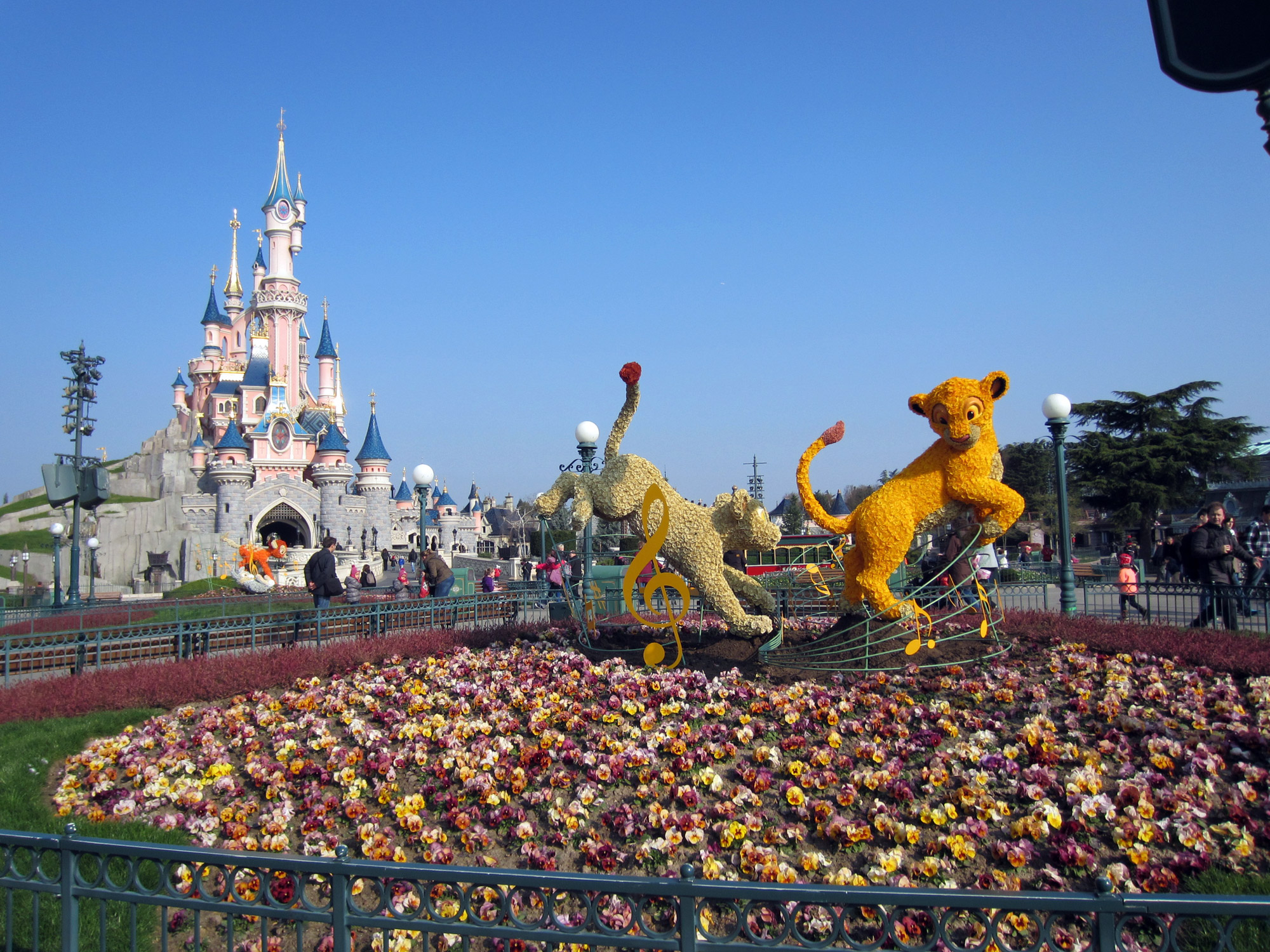 Disneyland Paris Photo: Swing into