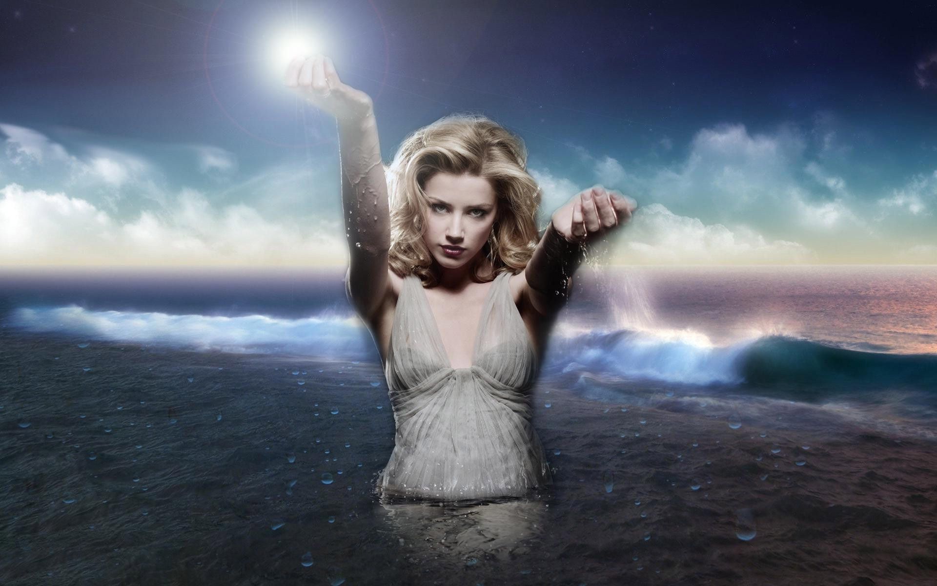 Hollywood Actress Amber Heard Pics