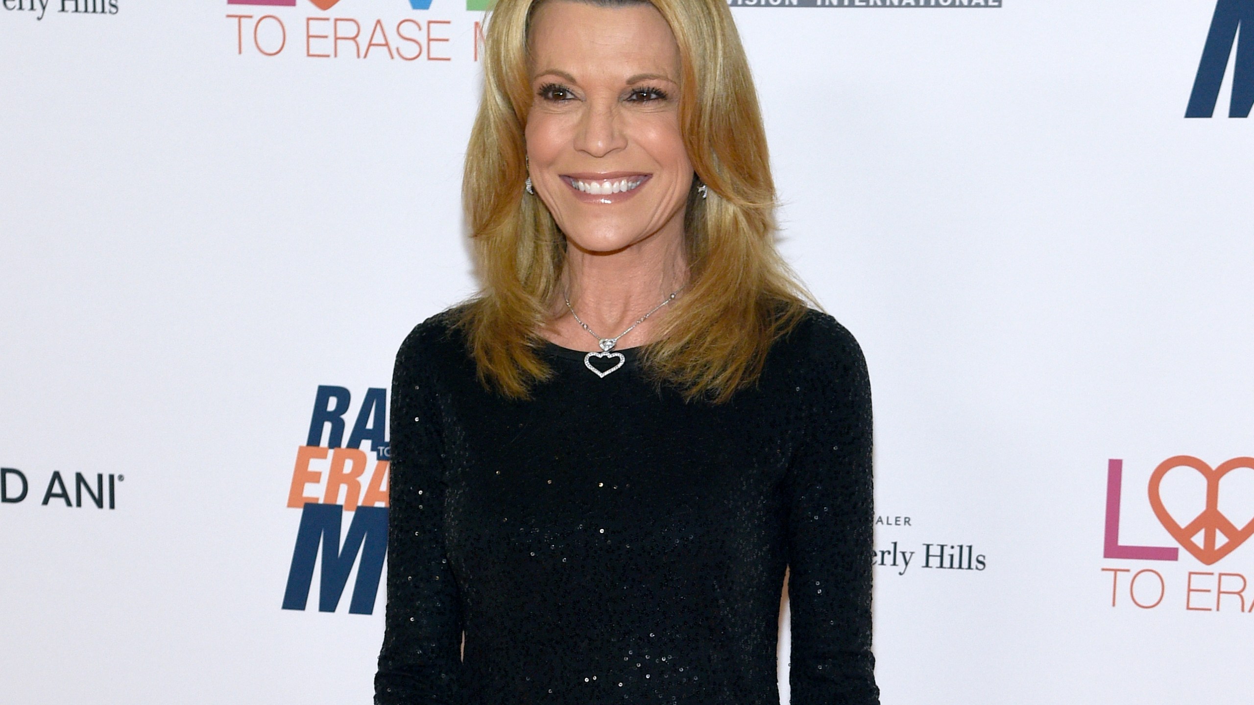 Vanna White extends her time