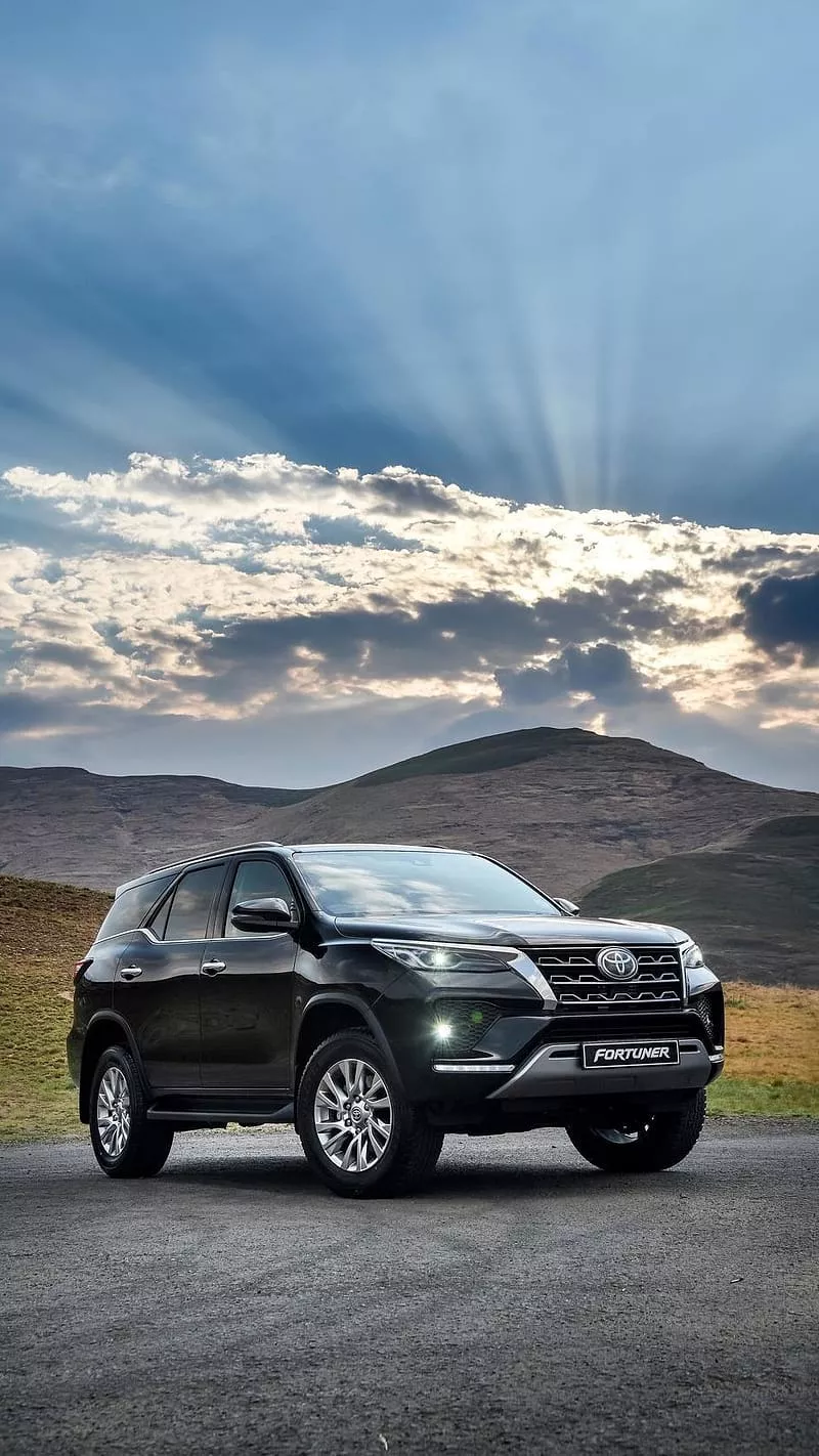 Fortuner Legender, Mountains Background