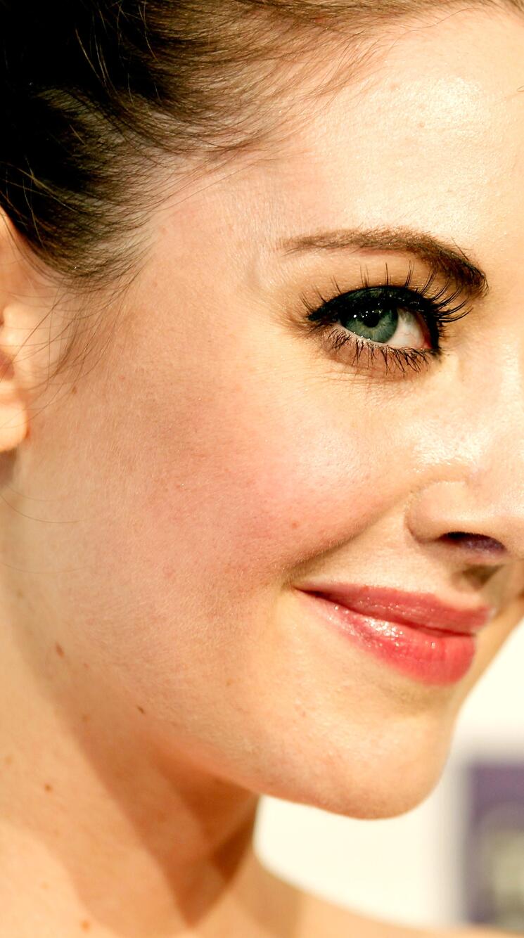 Green Eyed Alison Bree · 750x1334