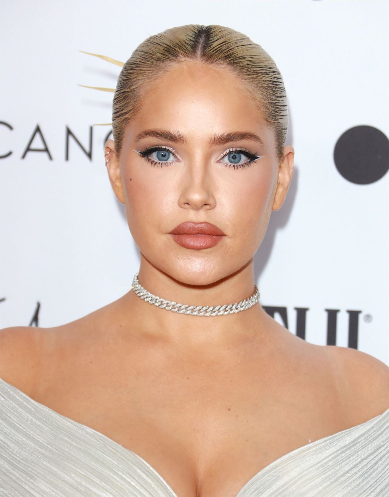 Olivia Pierson Style, Clothes, Outfits