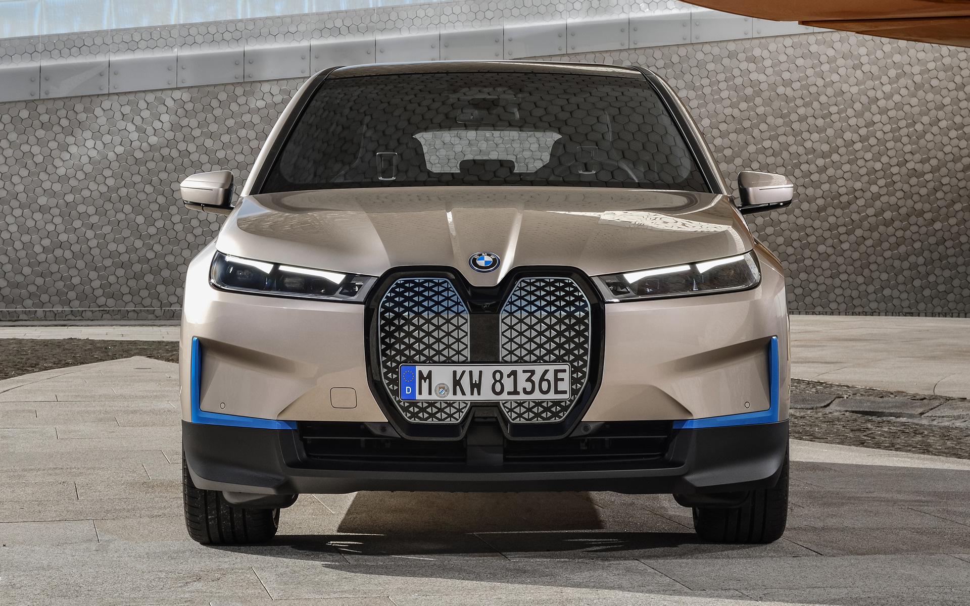 BMW iX and HD Image