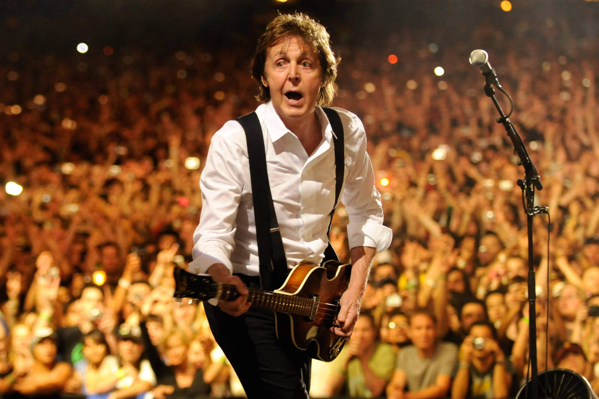 Paul McCartney Audience Yellow Clothing