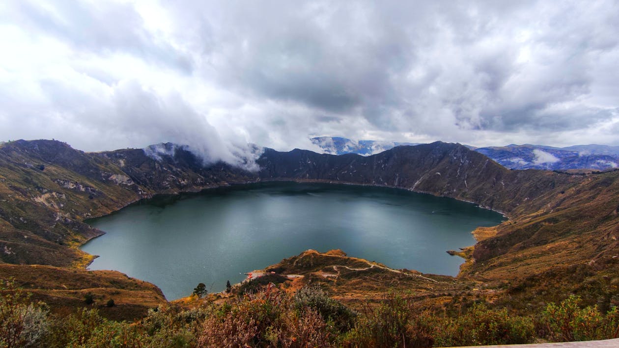Quilotoa Lake in Ecuador · Free
