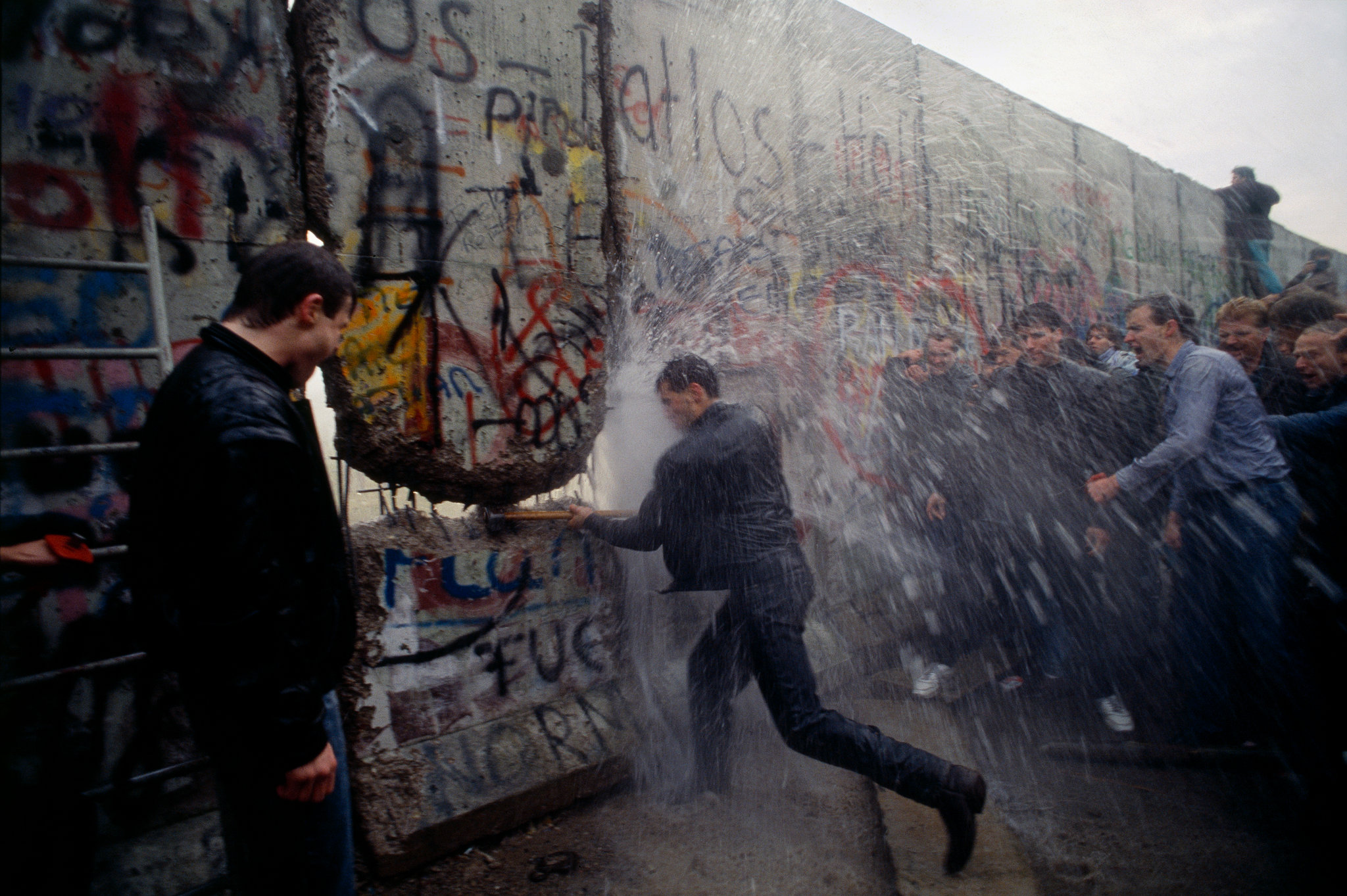 The Fall of the Berlin Wall in Photo