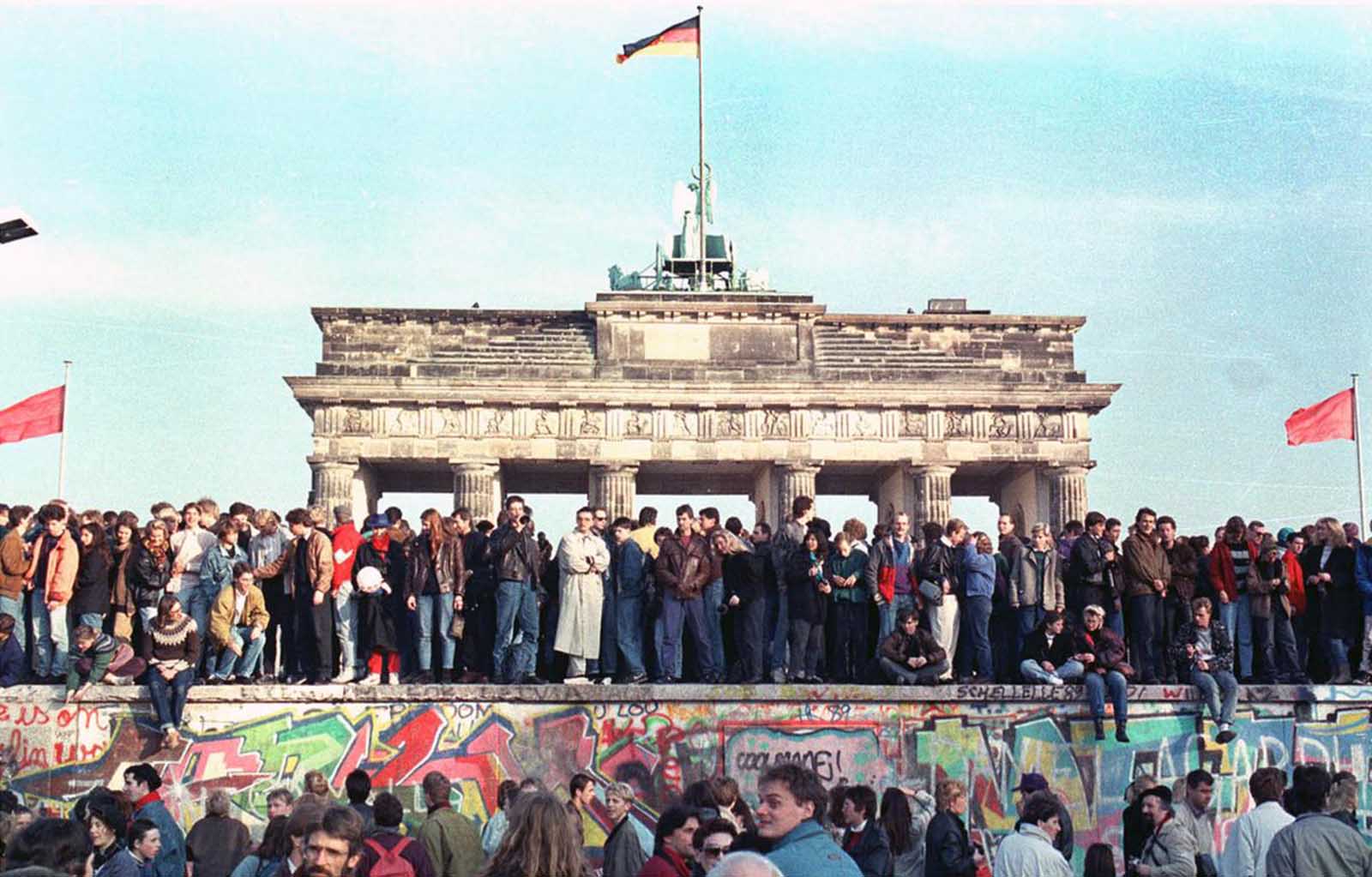 The story of Berlin Wall in picture