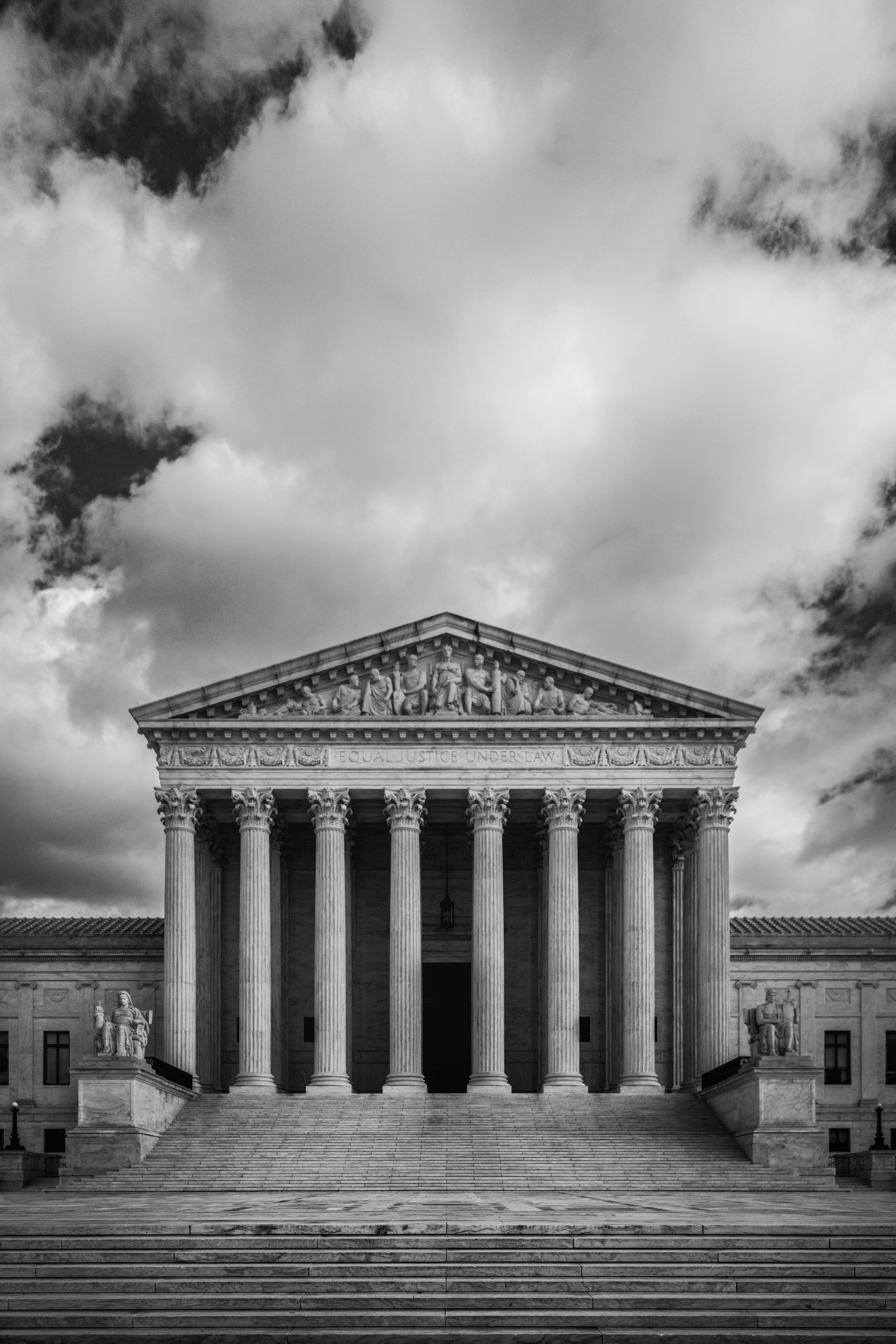 white photo of the supreme court