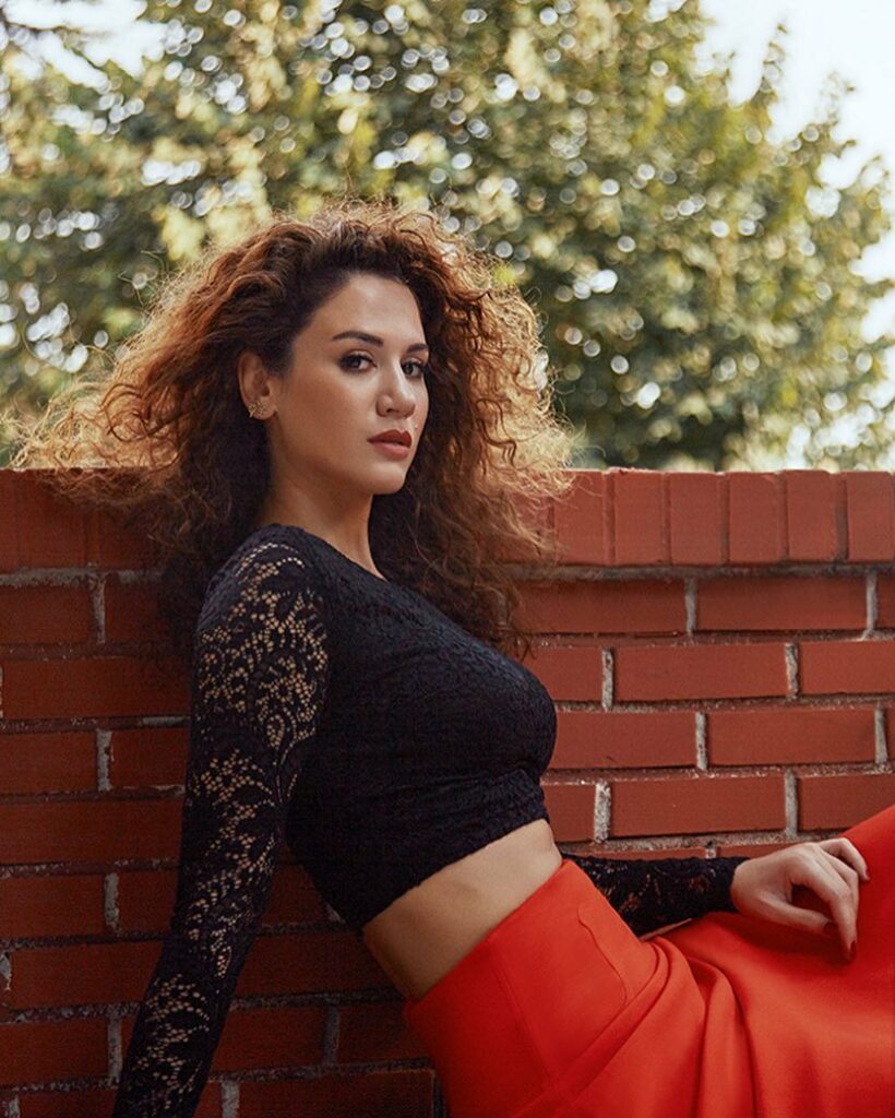 Ekin Türkmen, Height, Life