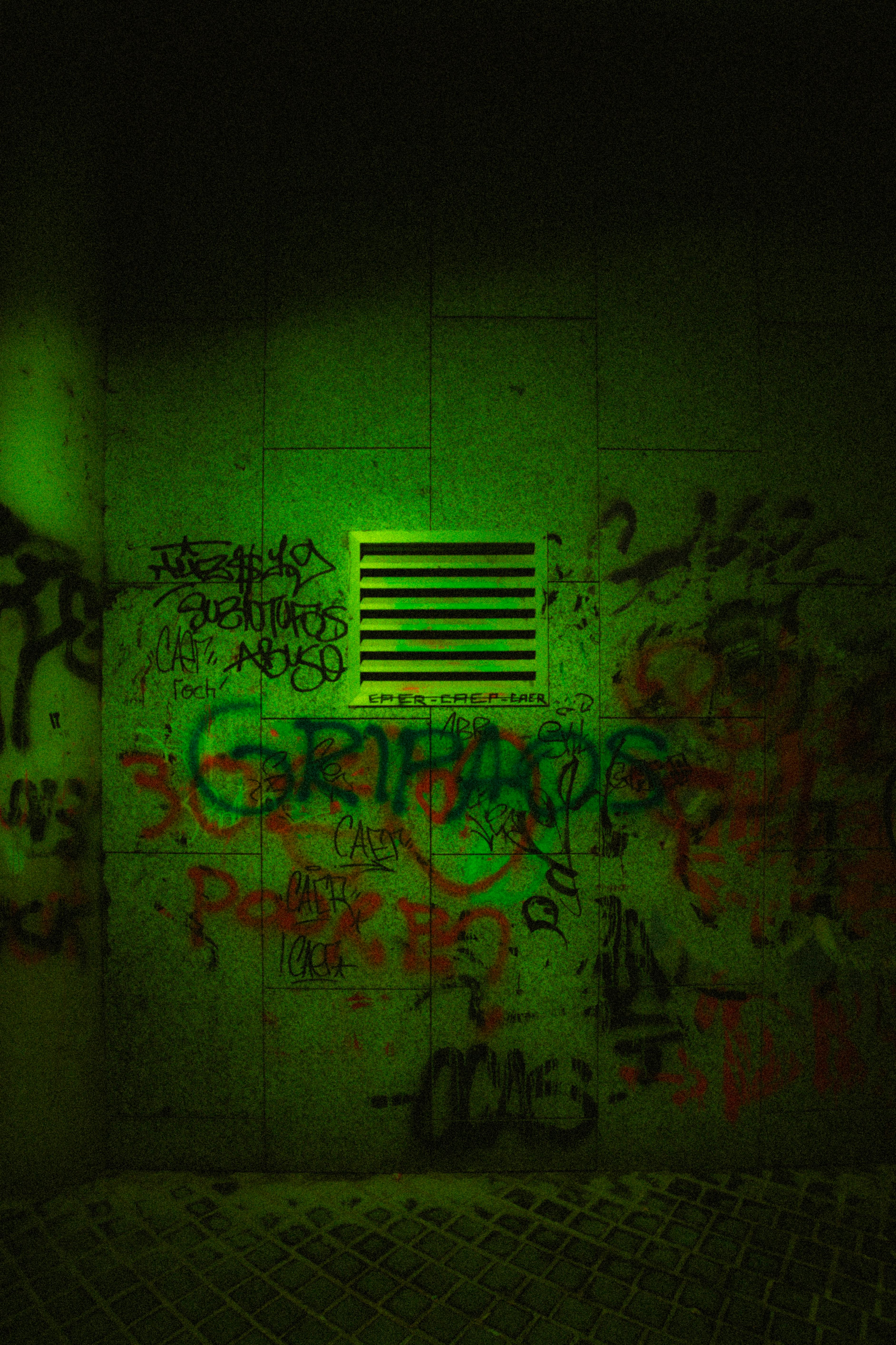 Exhaust Vent among Graffiti · Free