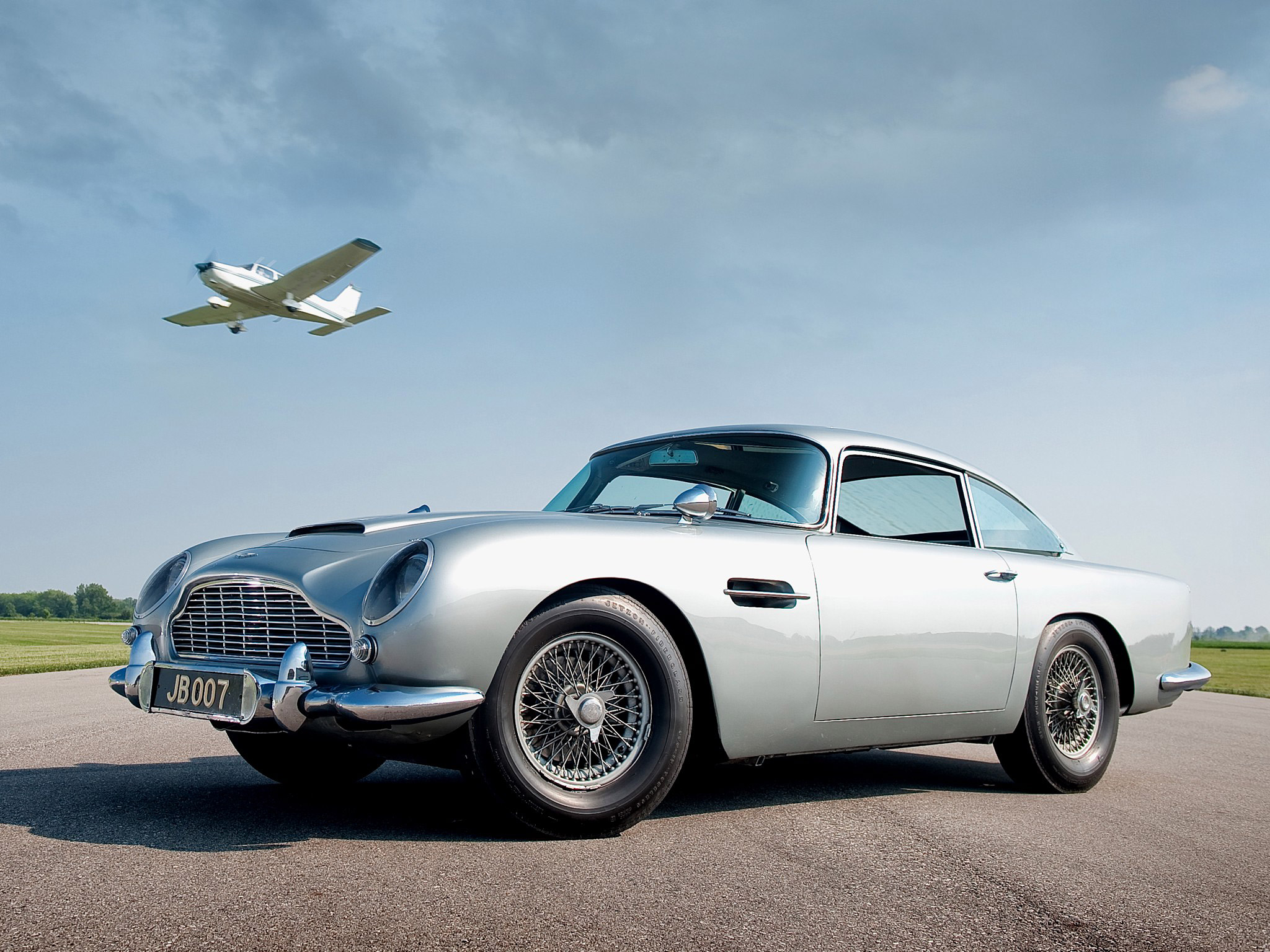 Aston Martin DB5 Wallpaper