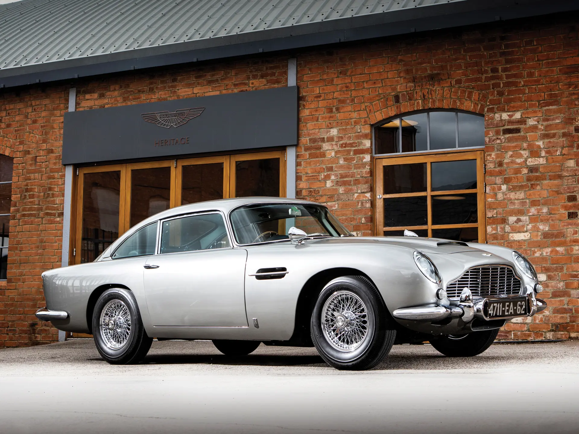 Aston Martin DB5 Bond Car