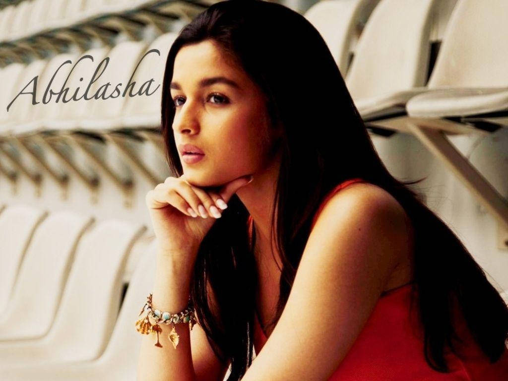 Alia Bhatt HD Chin On Hand Wallpaper