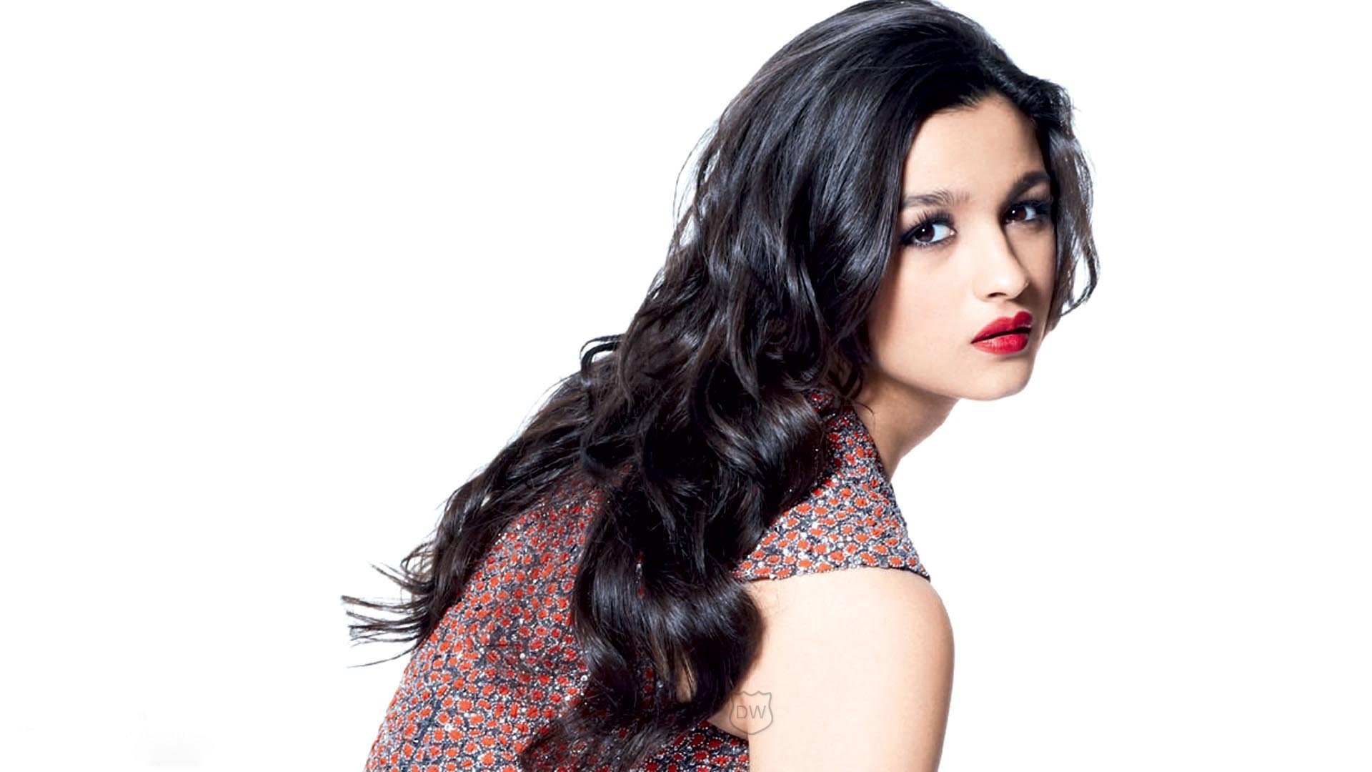 Alia Bhatt HD Wallpaper