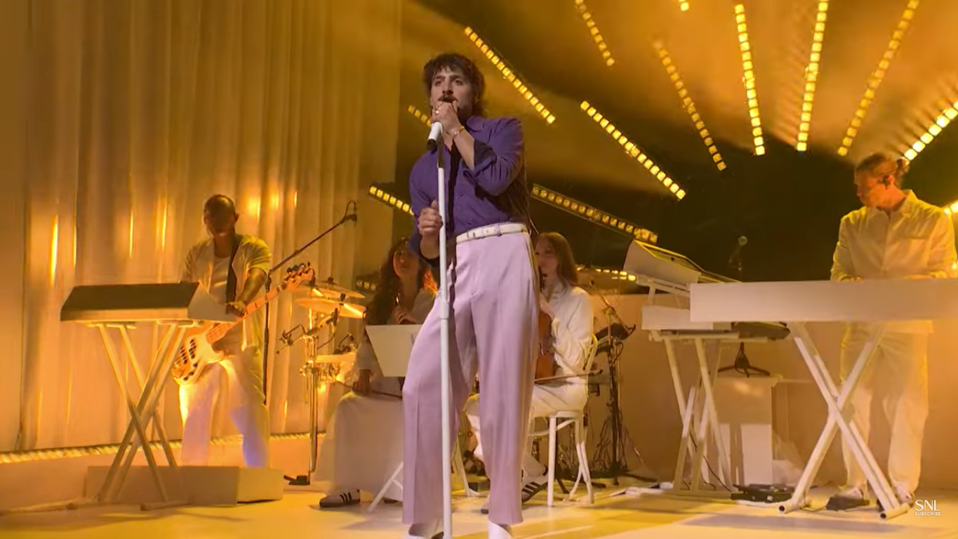 'SNL': Benson Boone Performs 'Mystical