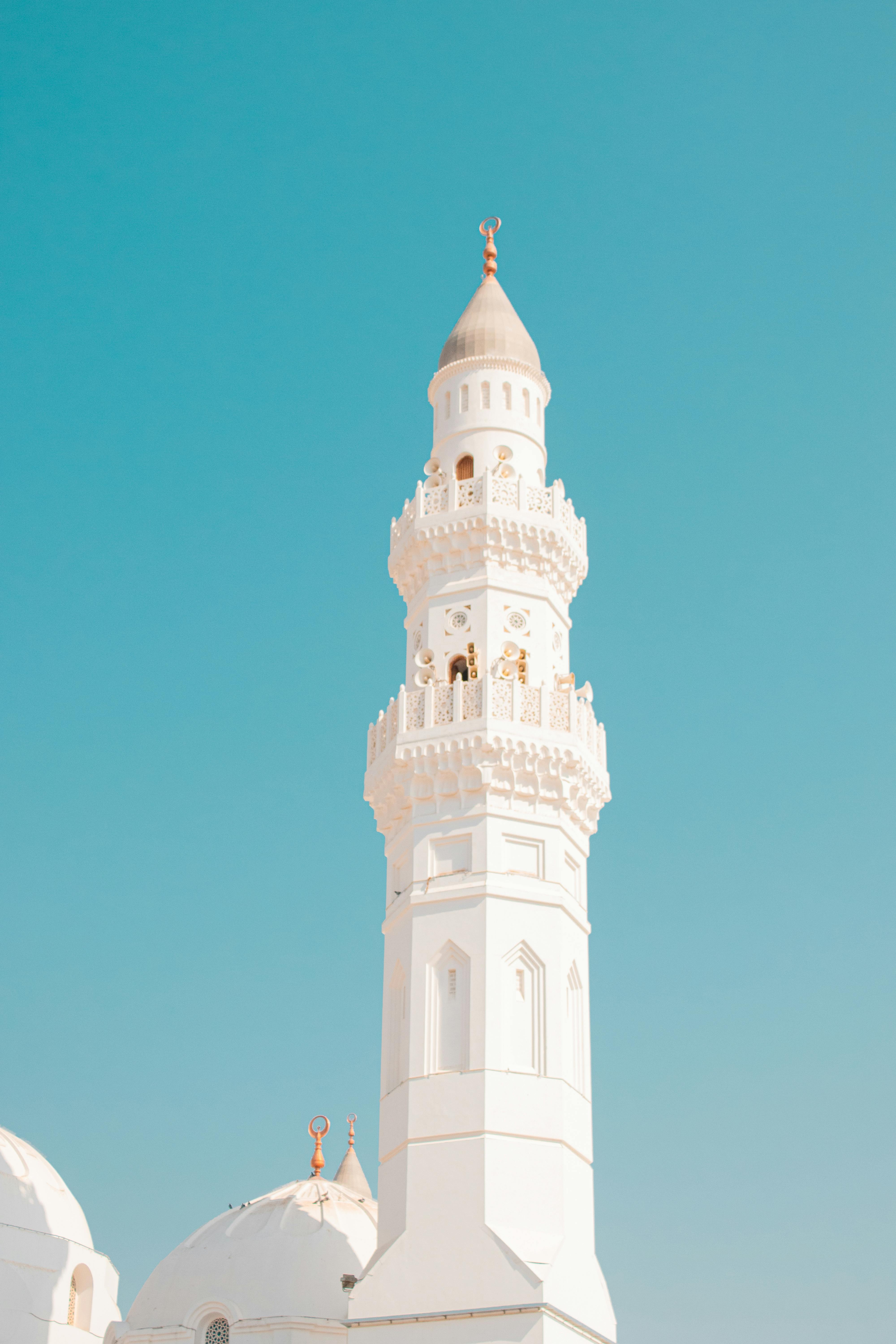 White Minaret of Mosque · Free