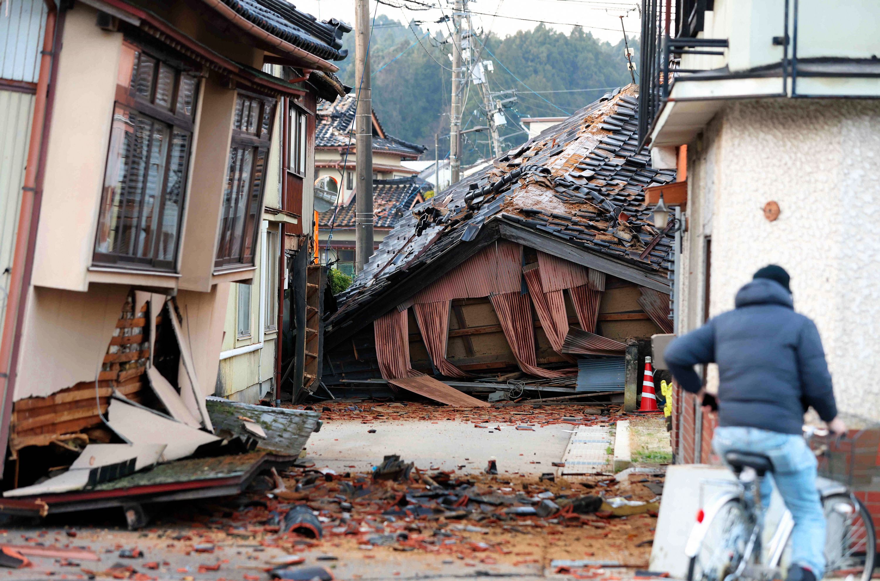 Japan earthquake: 'Battle against time