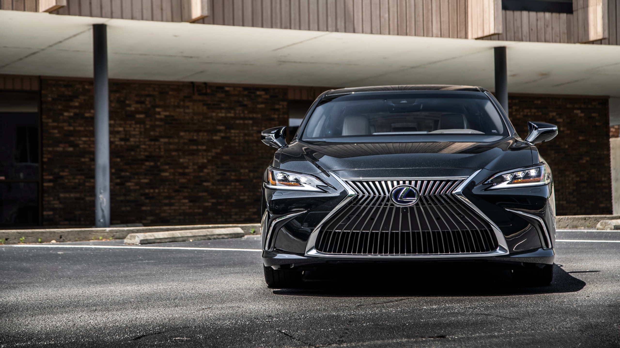 Lexus ES 300h 4K Wallpaper