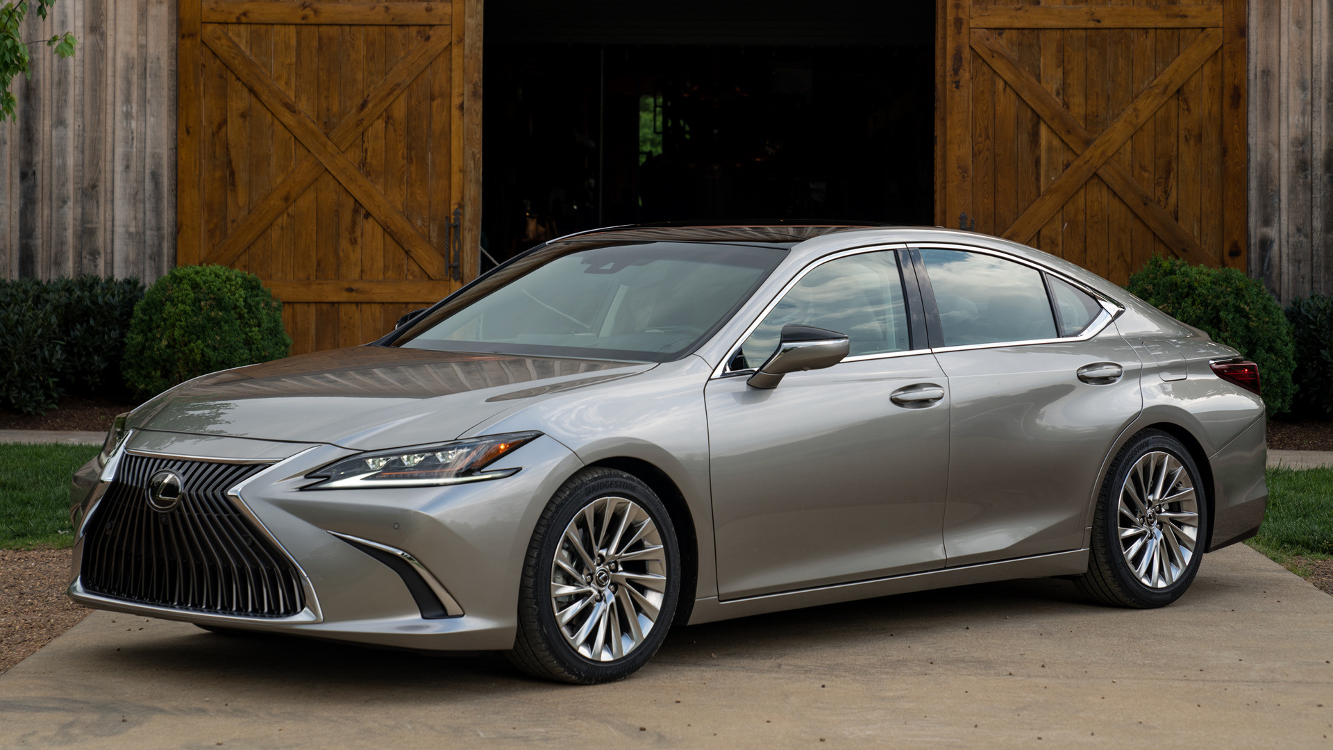 Lexus ES and HD