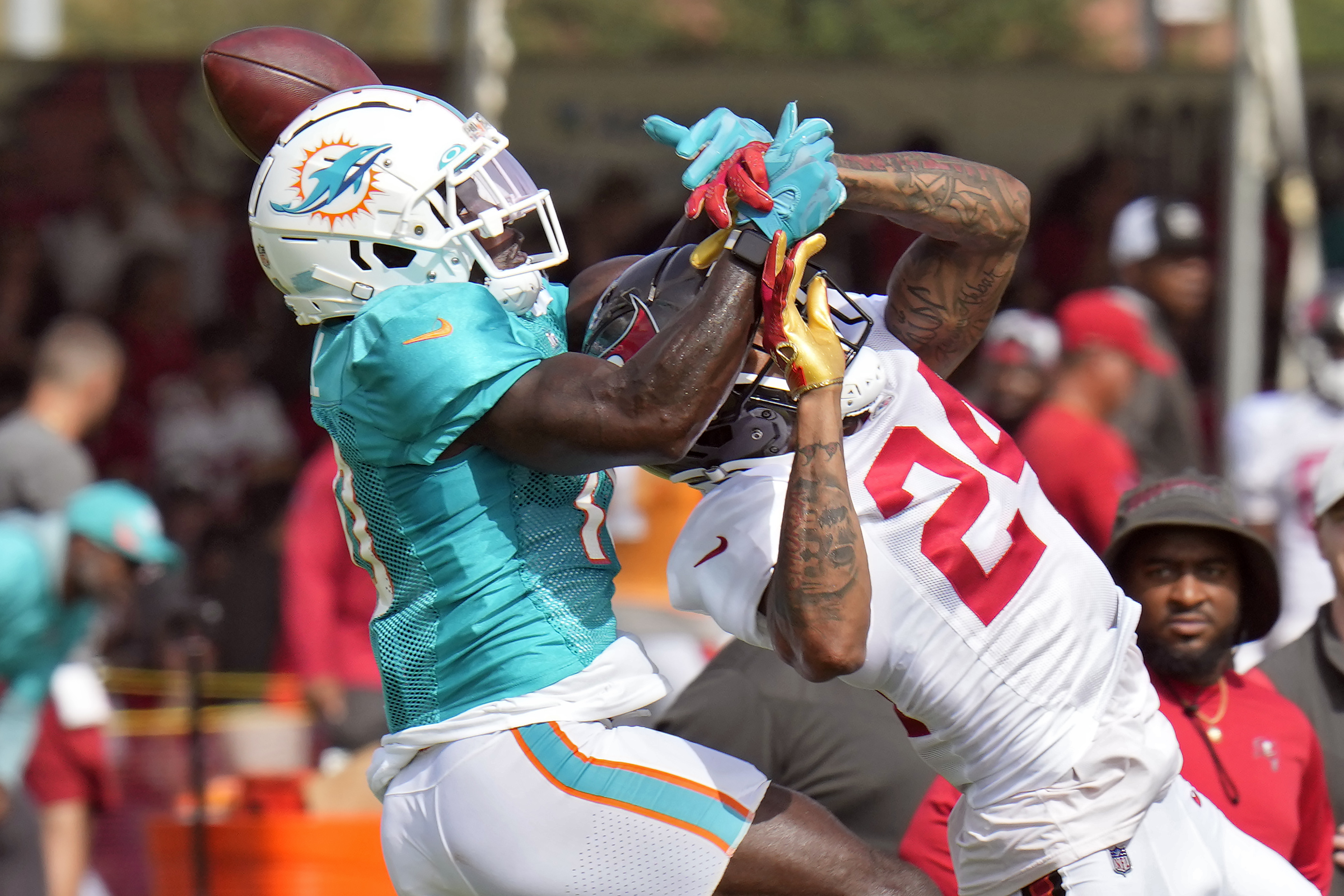 Bucs cornerback Carlton Davis holds his