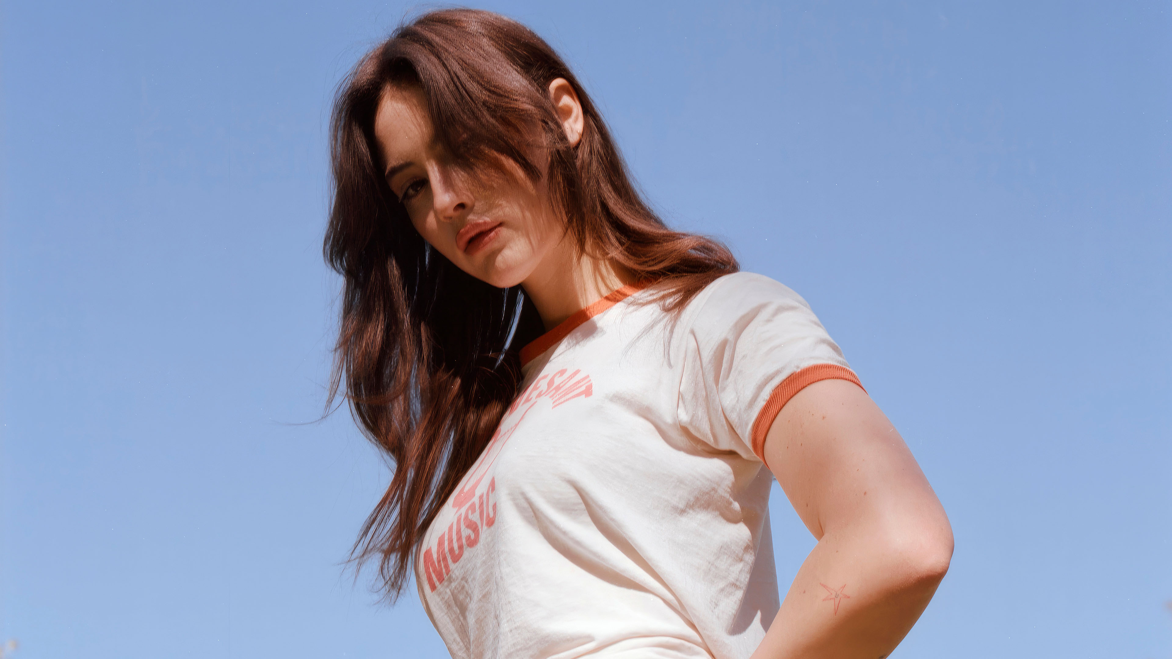 Gracie Abrams WWD Wallpaper, HD Music