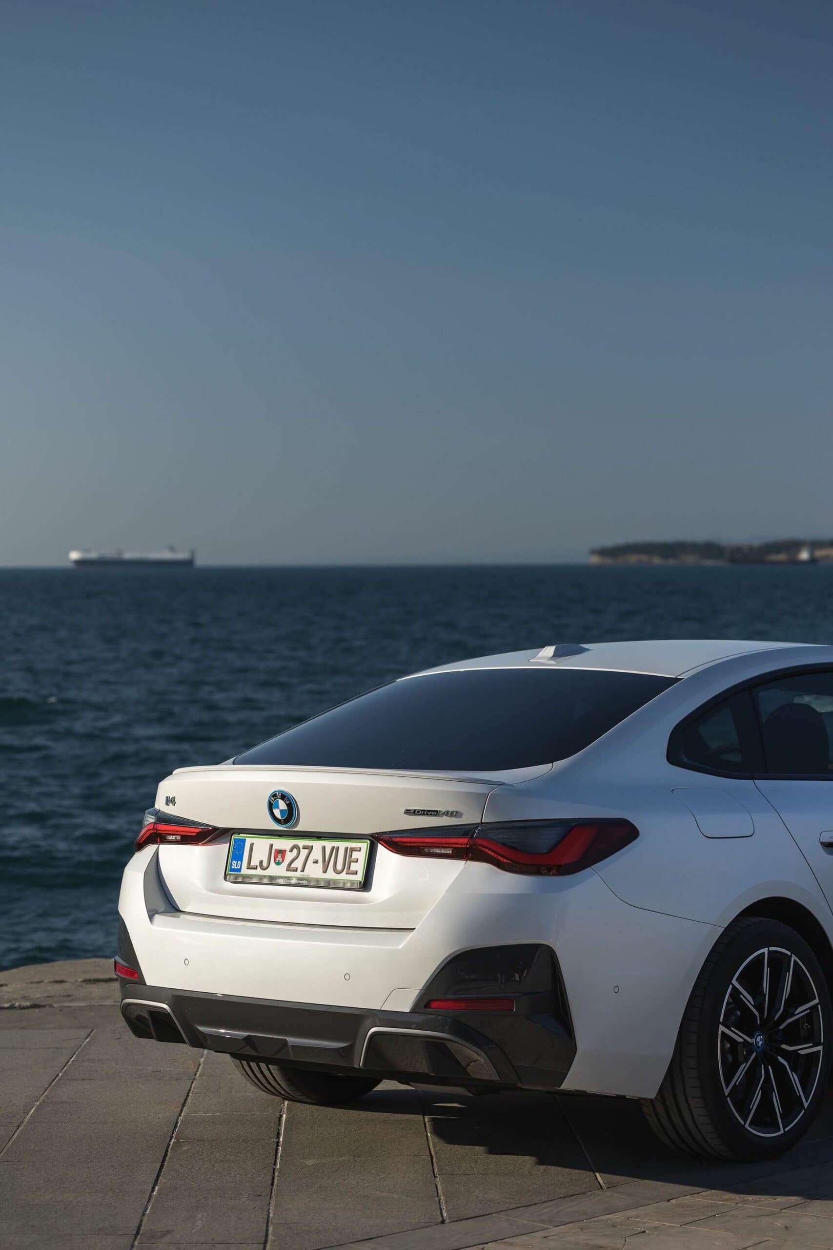 BMW i4 M50 and i4 eDrive40 show their