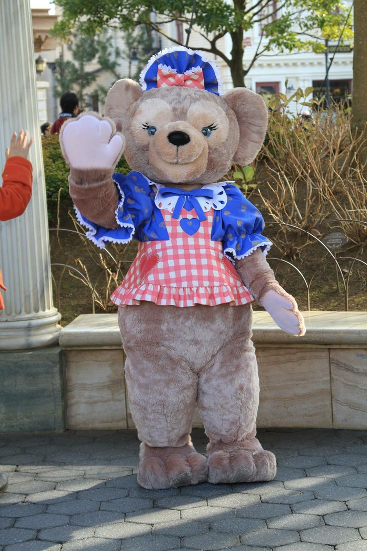 ShellieMay the Disney Bear greeting her