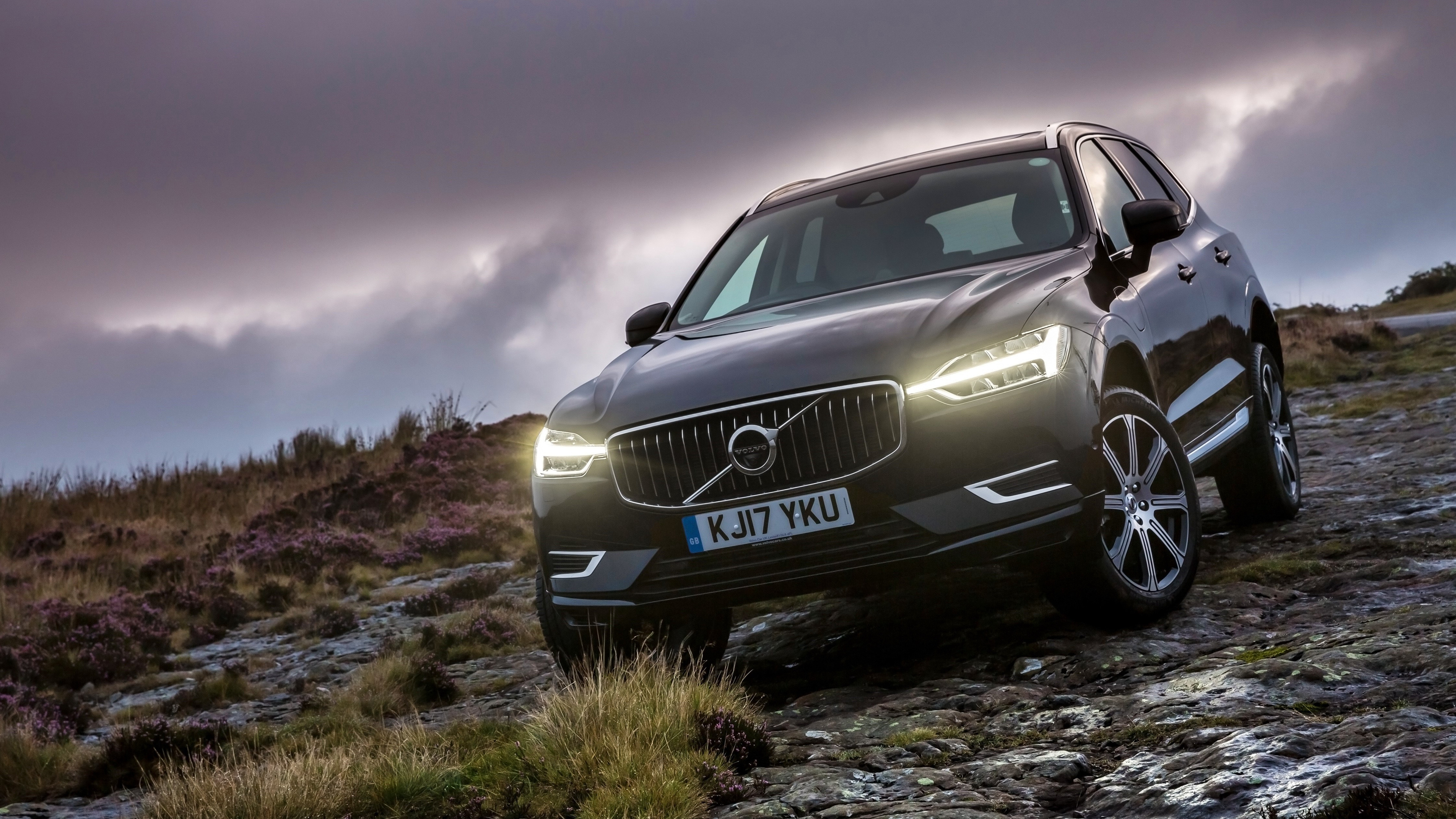 Volvo XC90 Wallpaper
