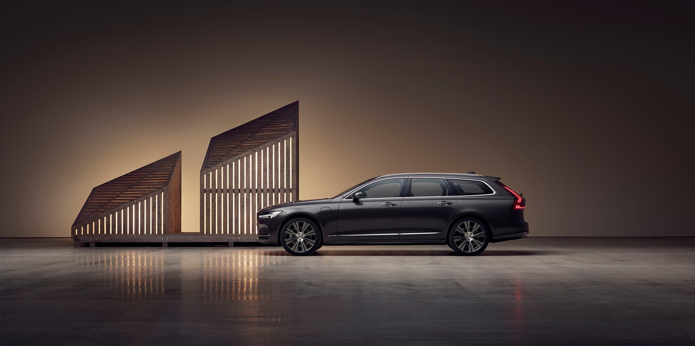 Studio image refreshed Volvo V90